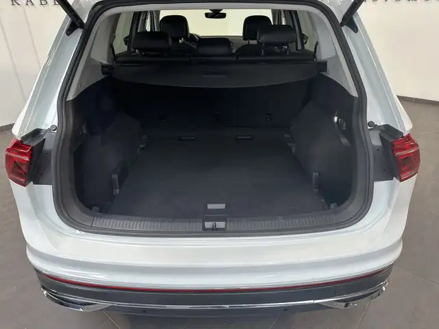 Volkswagen Tiguan Allspace view 6