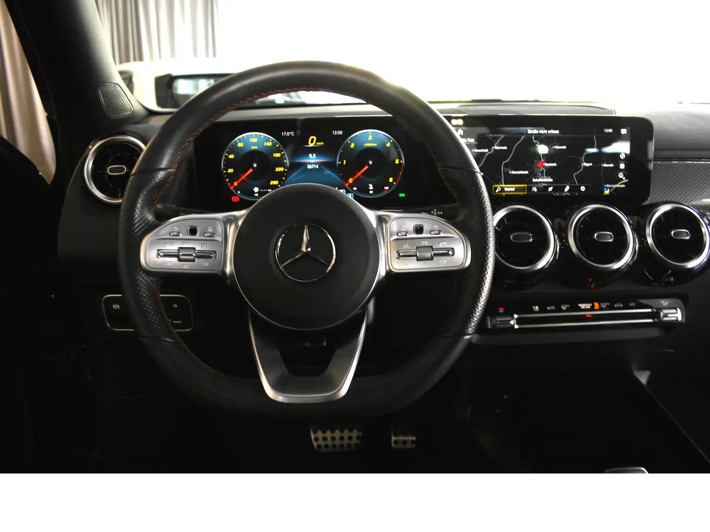 Mercedes-Benz GLB 180 d AMG *Fondsitzbank verstellbar*MBUX*LED Černá - 2