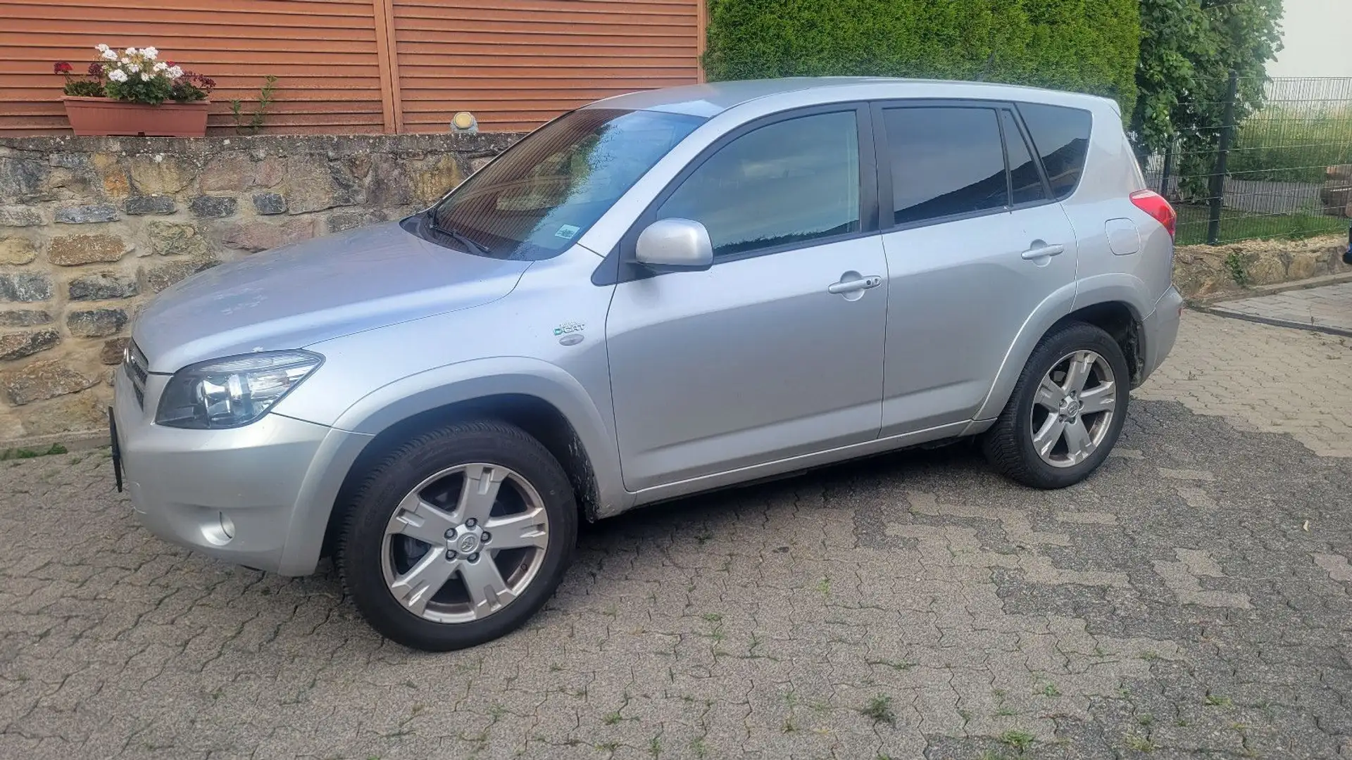 Toyota RAV 4 - 2 Hand- 4x4 Executive Silber - 1