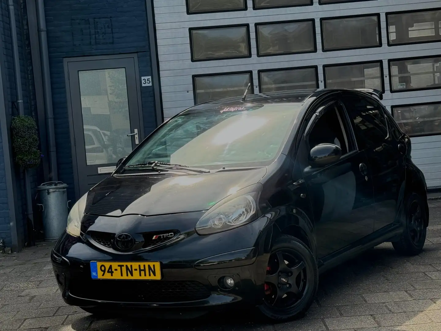 Toyota Aygo 1.0-12V Sport | Elek-Pakket | Airco | 5-DRS | LMV Zwart - 1