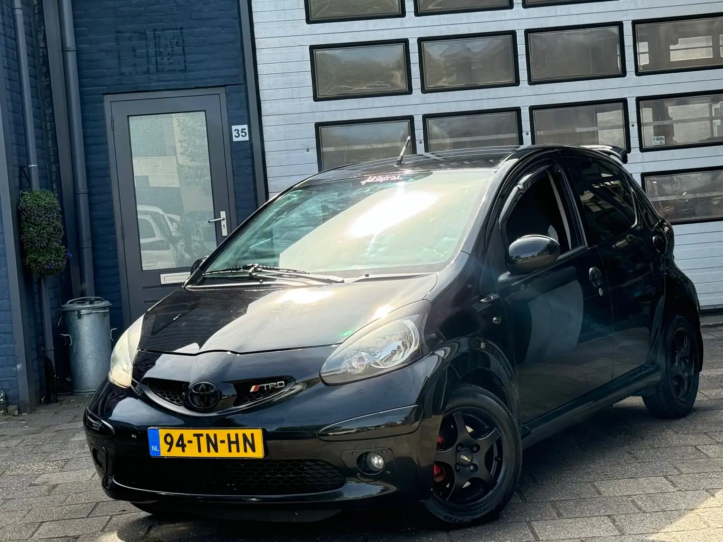 Toyota Aygo 1.0-12V Sport | Elek-Pakket | Airco | 5-DRS | LMV Zwart - 2