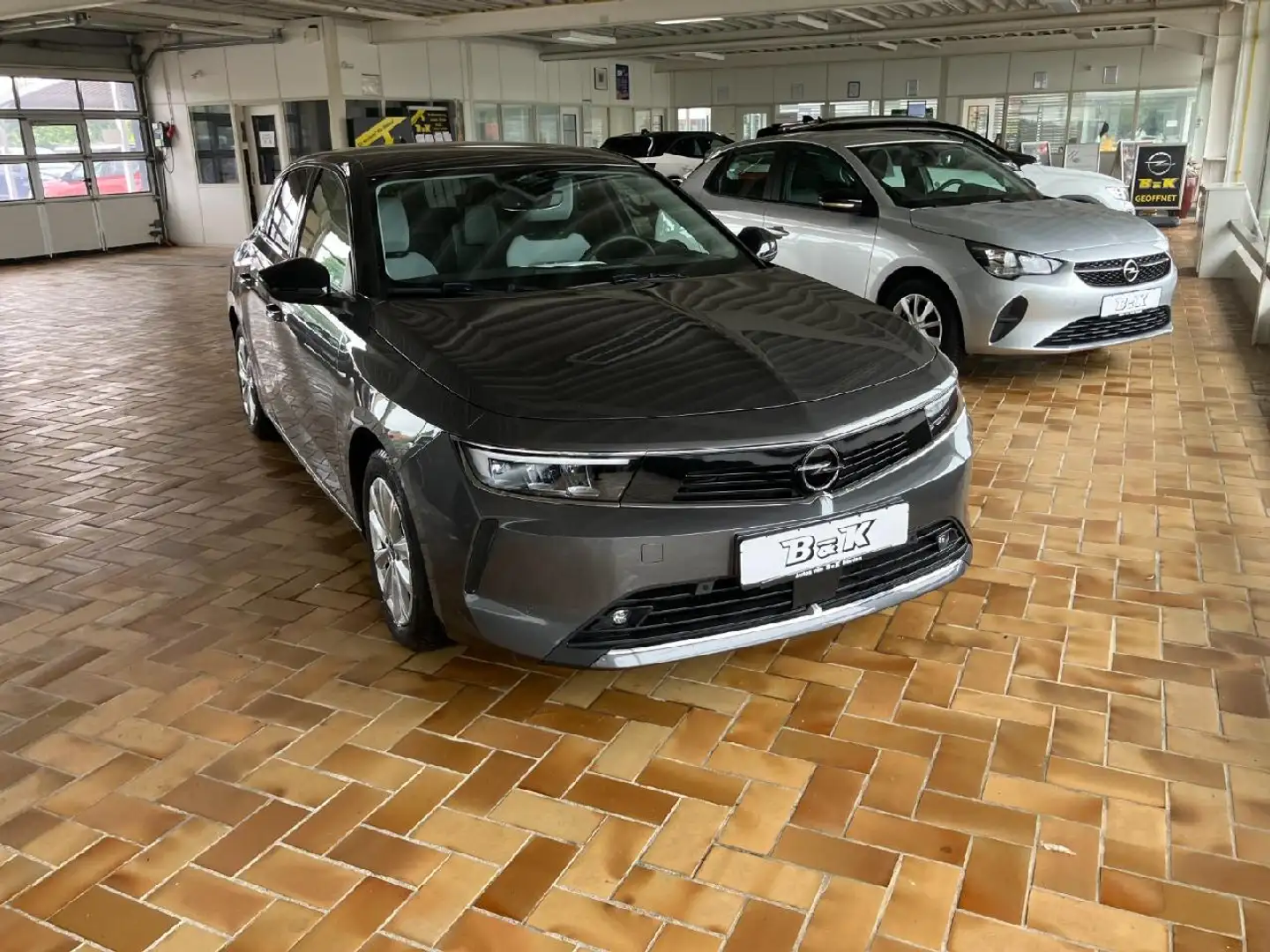Opel Astra Elegance Grau - 1