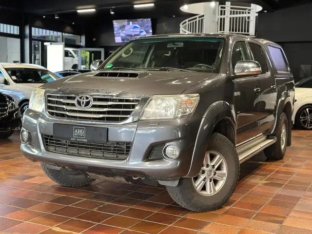 Toyota Hilux 3.0 DOUBLE CAB LIFE 4x4 AC SCHALTER 1.HAND/BEHÖRDE