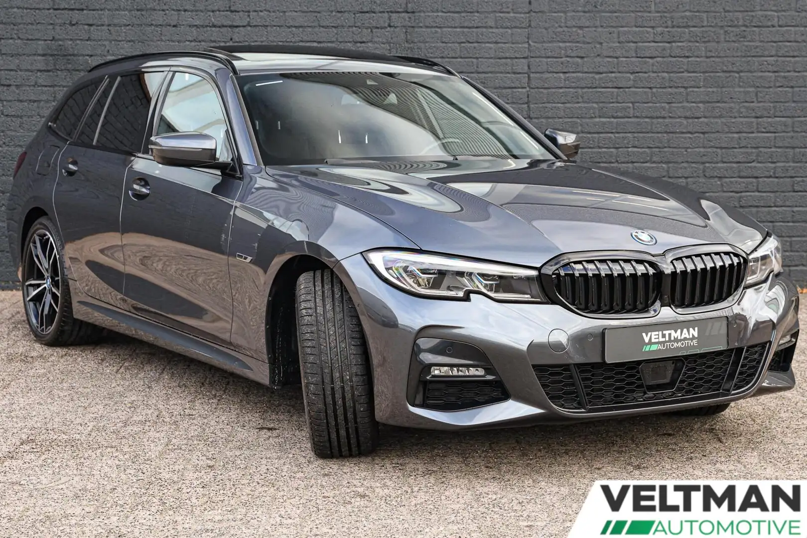 BMW 330 3-serie Touring 330e M-SPORT PANO TREKHAAK HEAD UP Grijs - 2