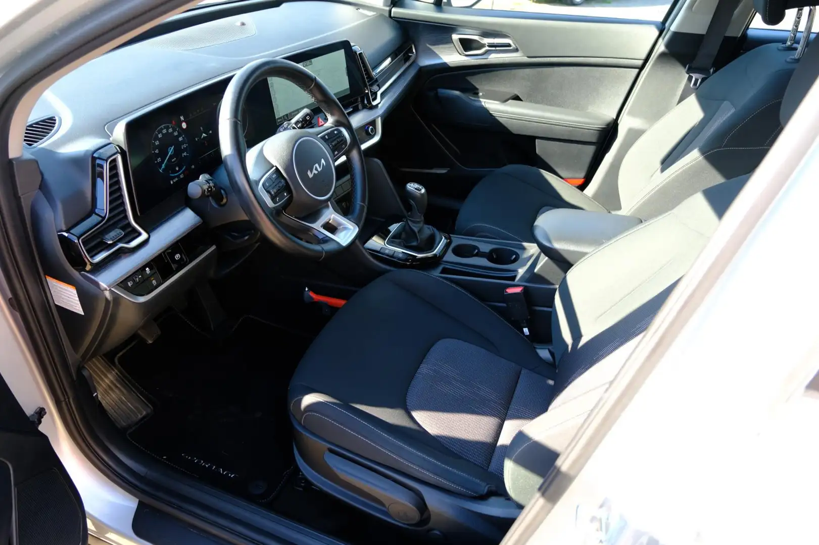 Kia Sportage 1.6 T-GDi 150pk MHEV DynamicLine Navi|Adapt-Cruise Grijs - 2