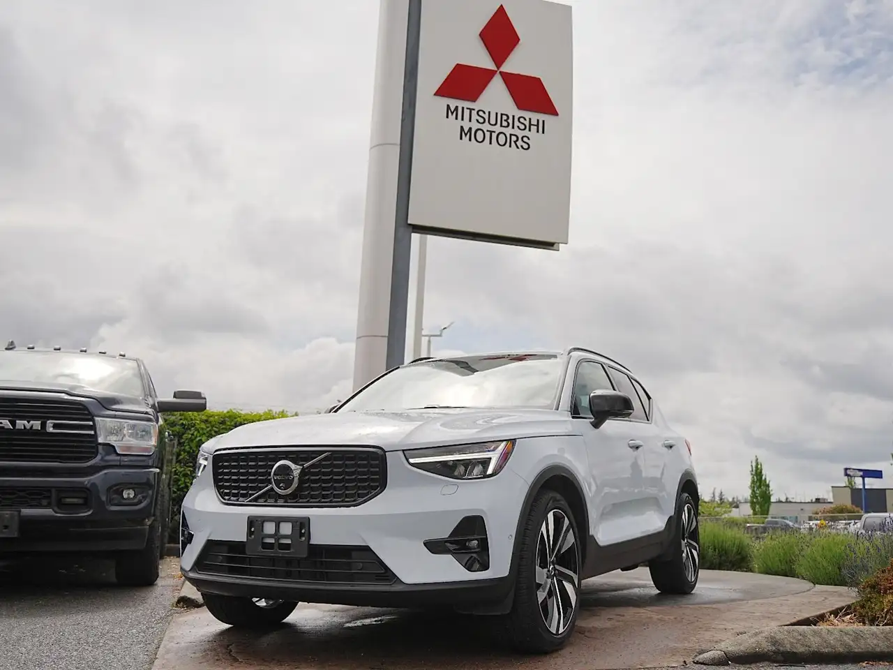 2025 Volvo XC40