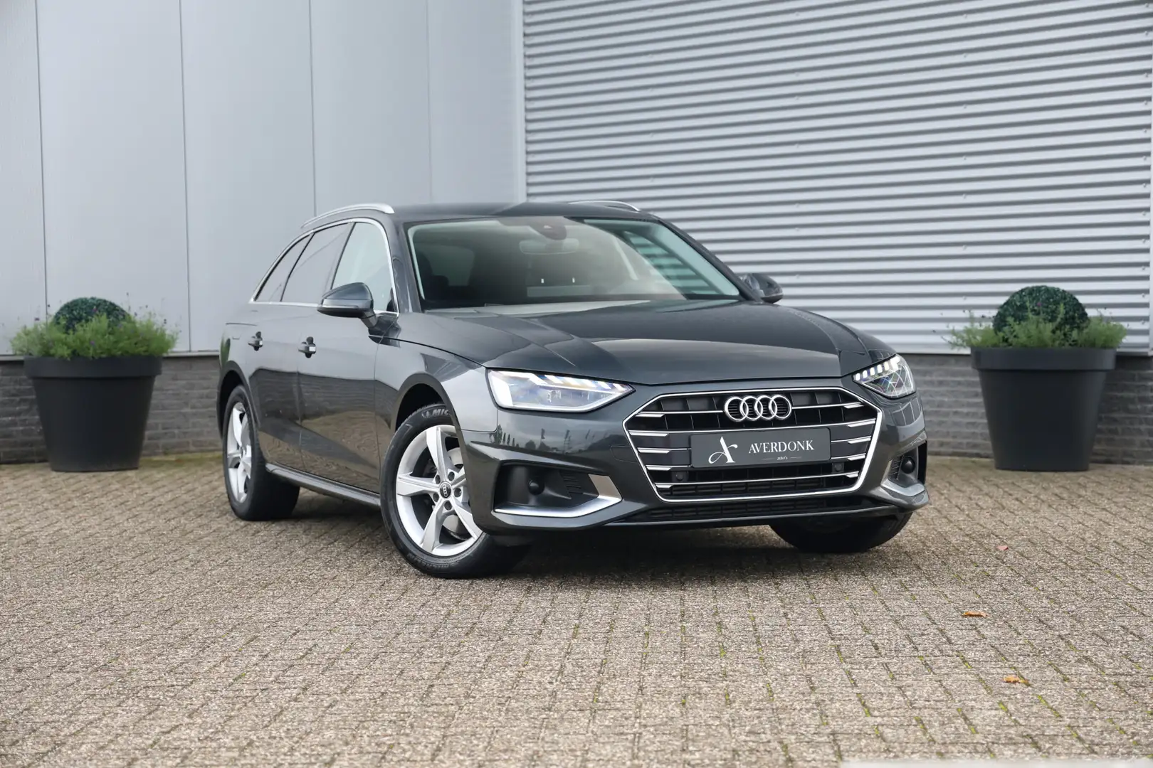 Audi A4 Avant 35TFSi Automaat Business Ed. NAP|Sportstoel/ Grijs - 1