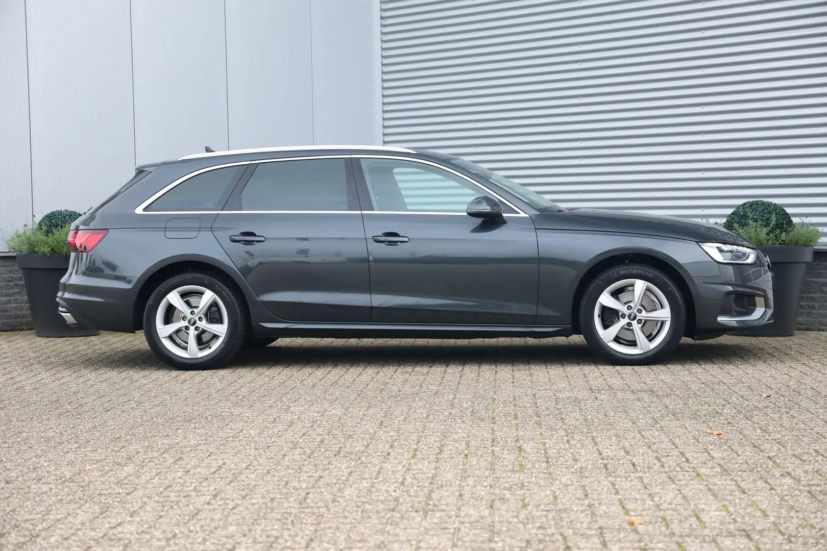 Audi A4 Avant 35TFSi Automaat Business Ed. NAP|Sportstoel/ Grijs - 2