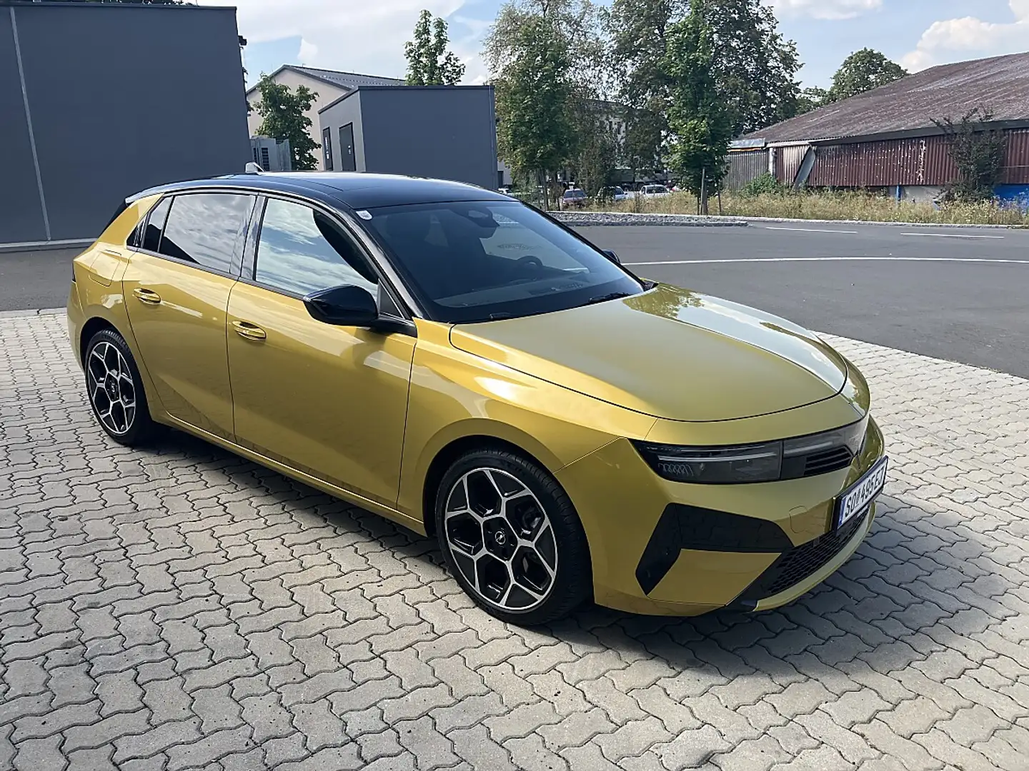 Opel Astra 1,2 Turbo MHEV Ultimate Aut. Gelb - 2