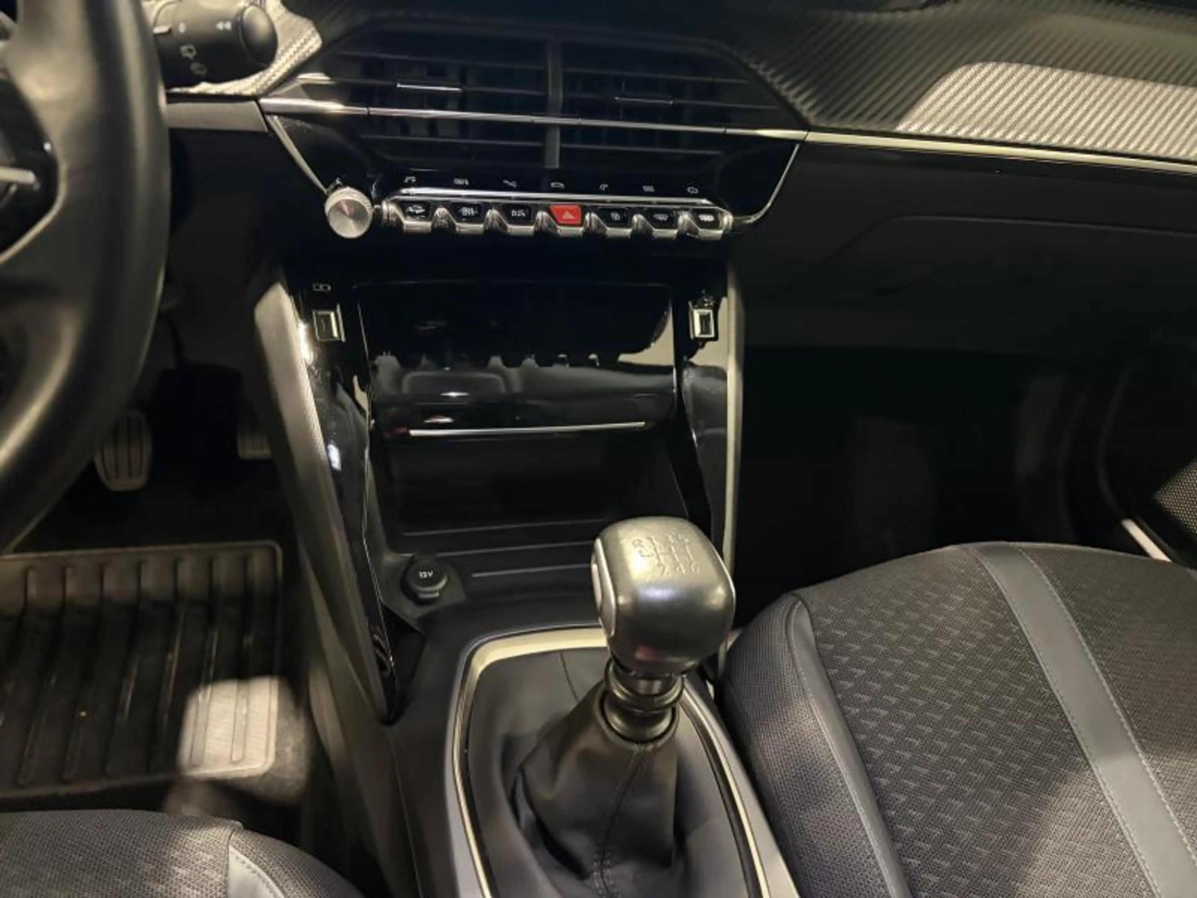 Peugeot 2008 Allure — photo 14