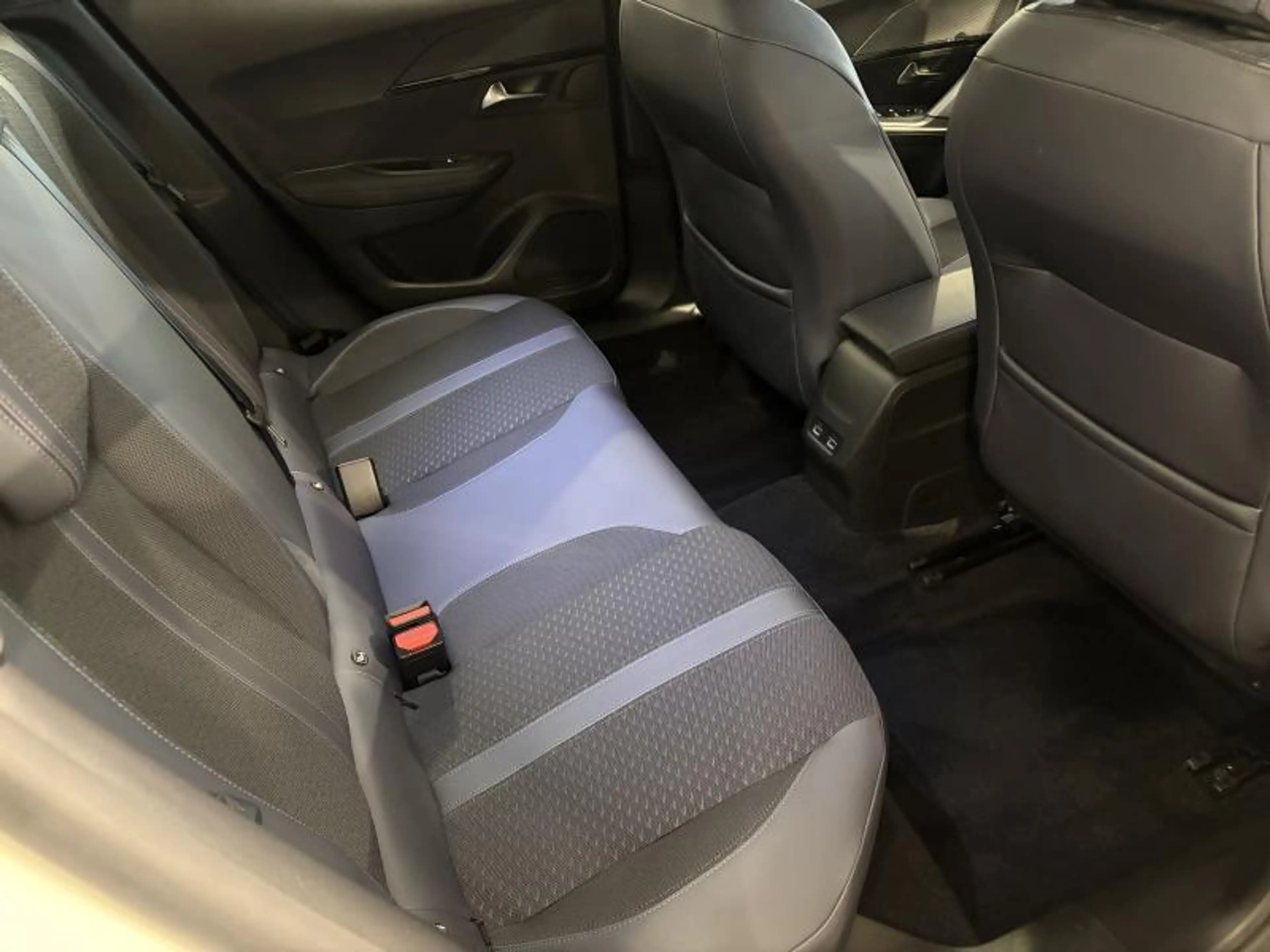 Peugeot 2008 Allure — photo 12