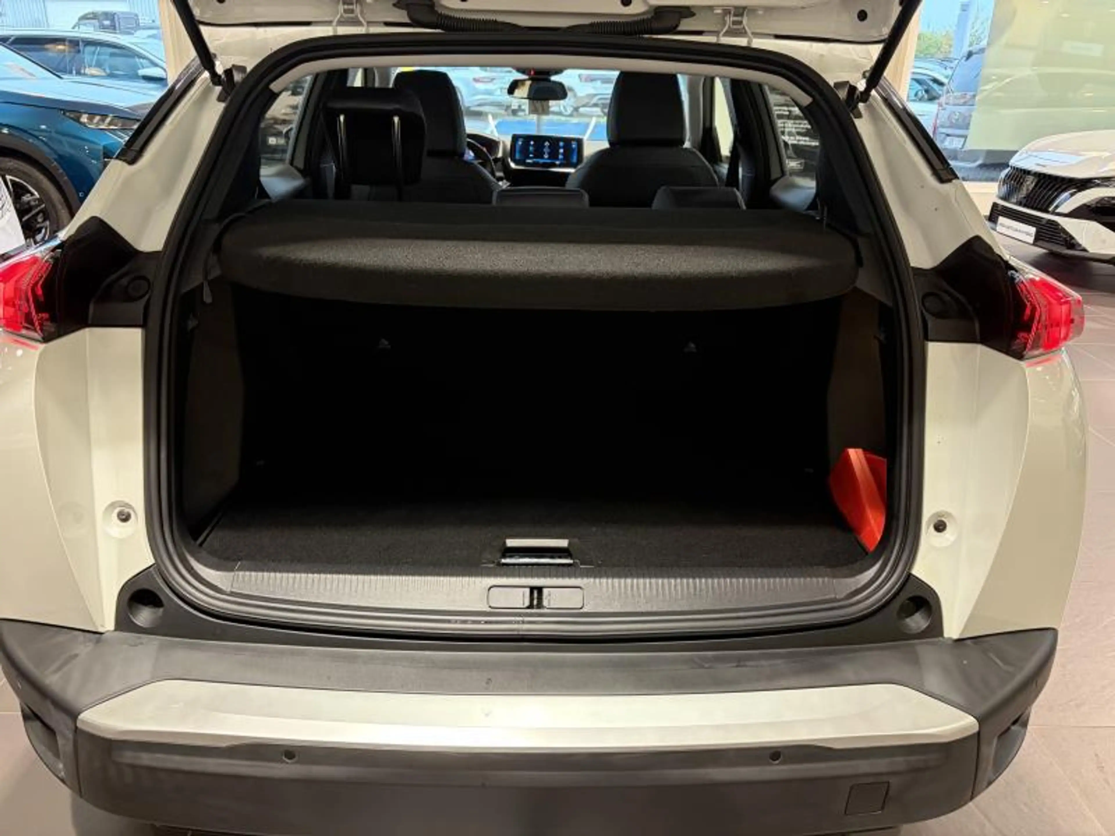 Peugeot 2008 Allure — photo 8