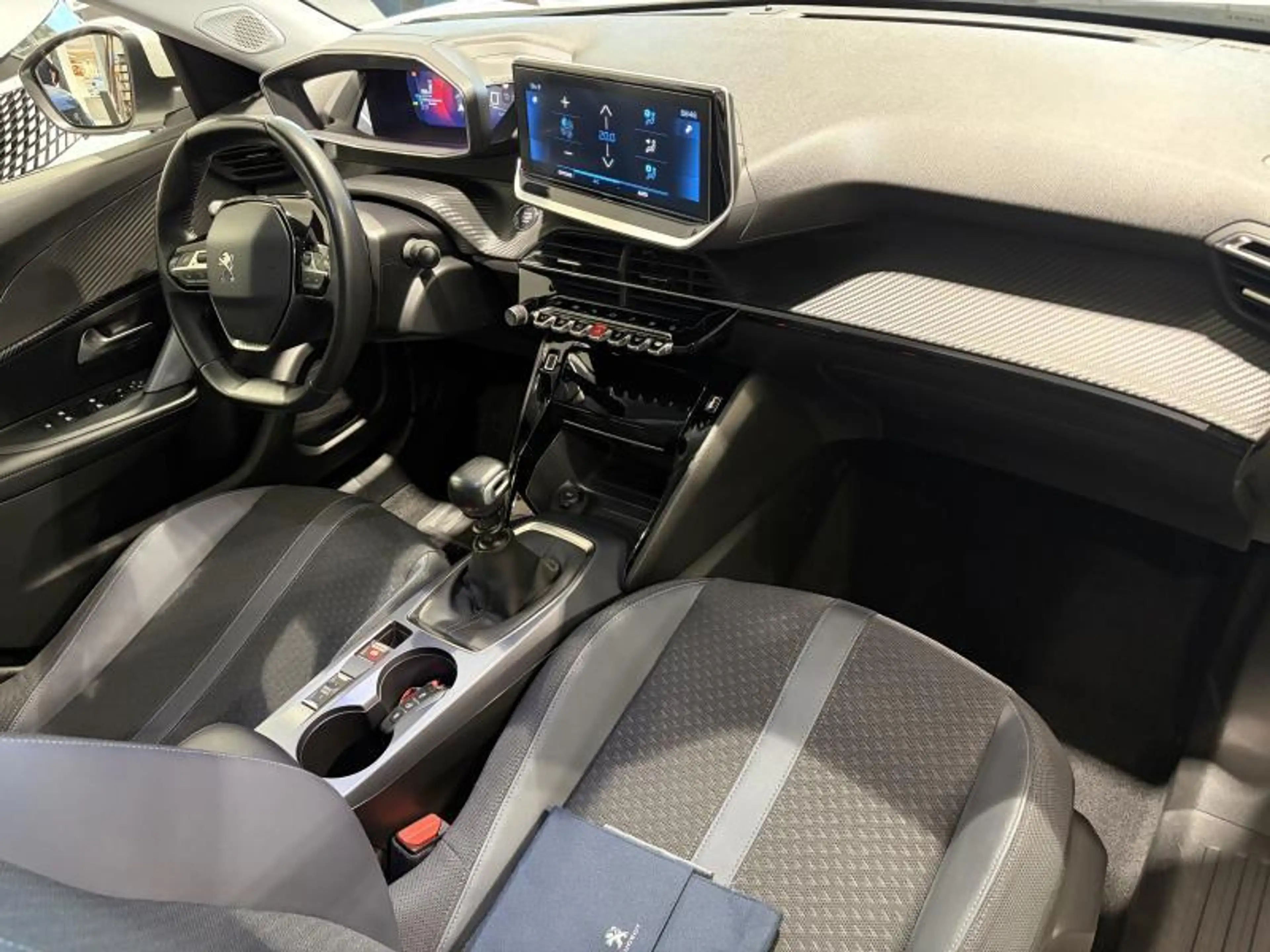 Peugeot 2008 Allure — photo 7