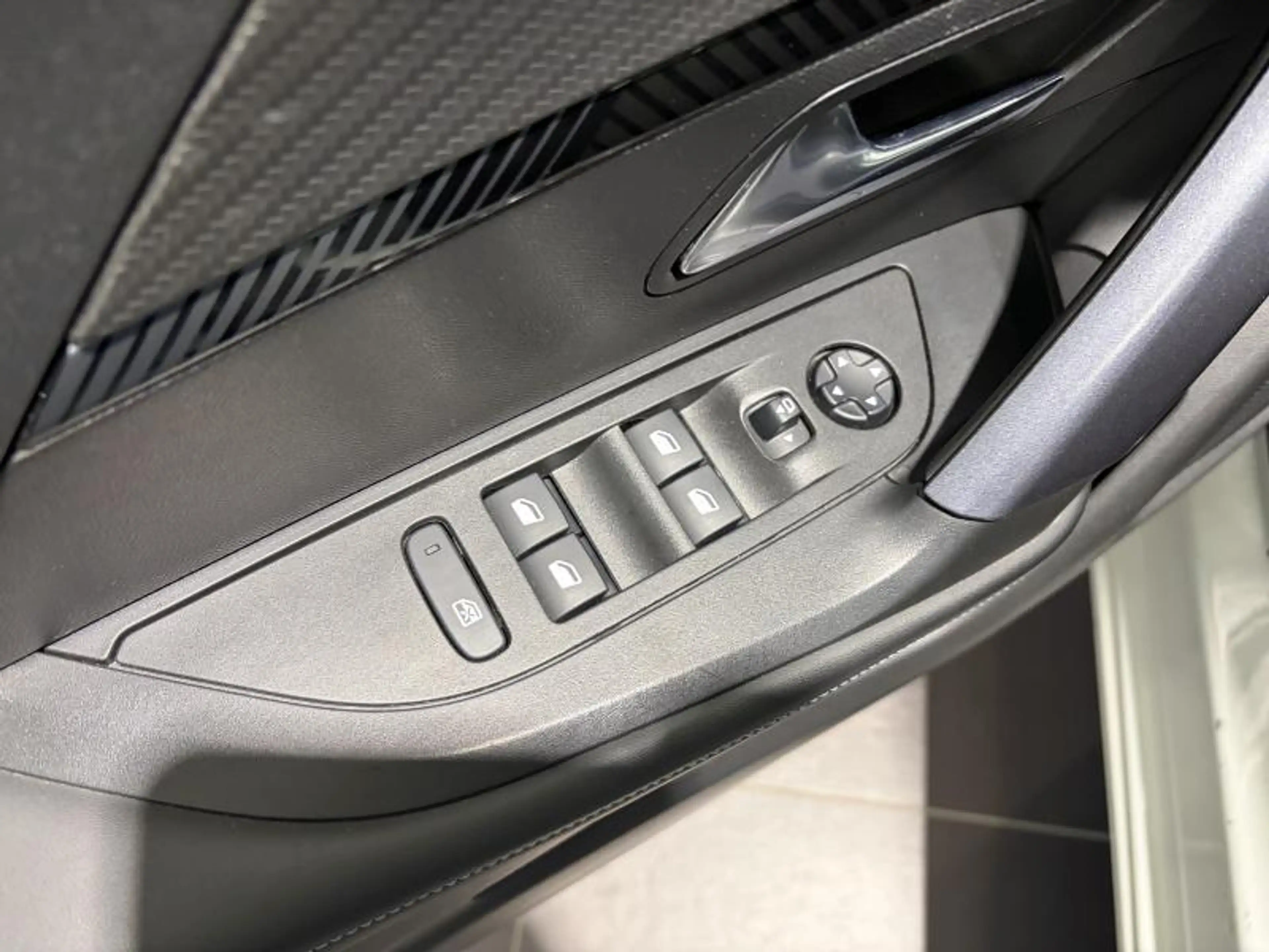 Peugeot 2008 Allure — photo 11