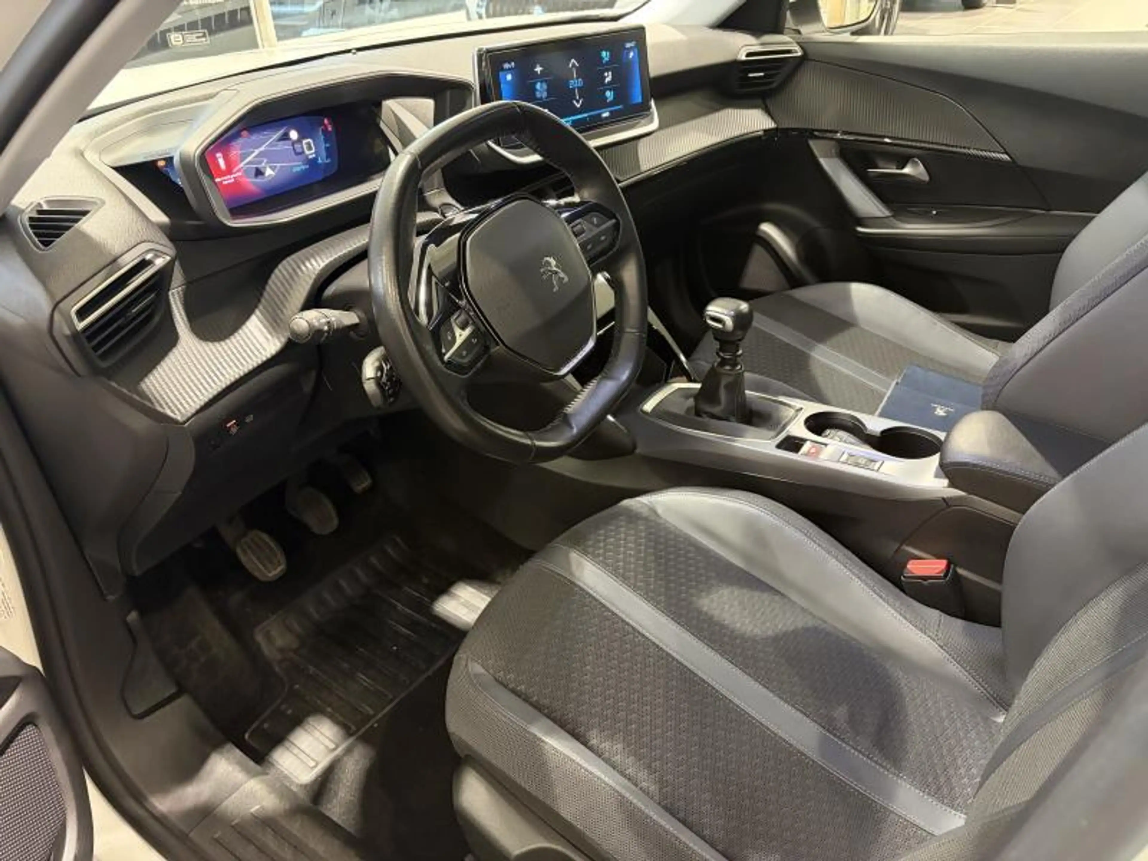 Peugeot 2008 Allure — photo 10