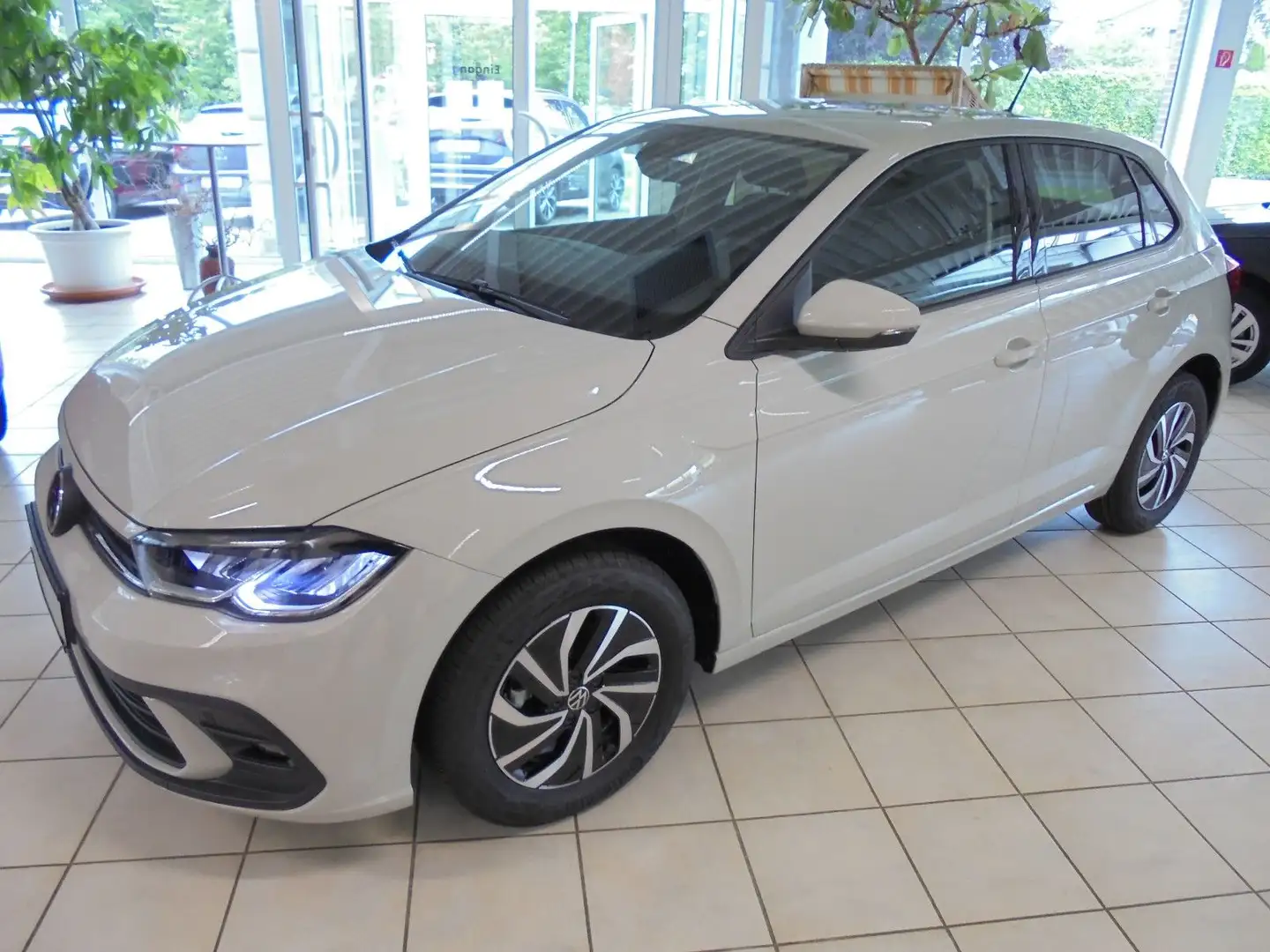 Volkswagen Polo VI Life/Climatronic/Kamera/App/SHZ/Alu/LED Grijs - 1