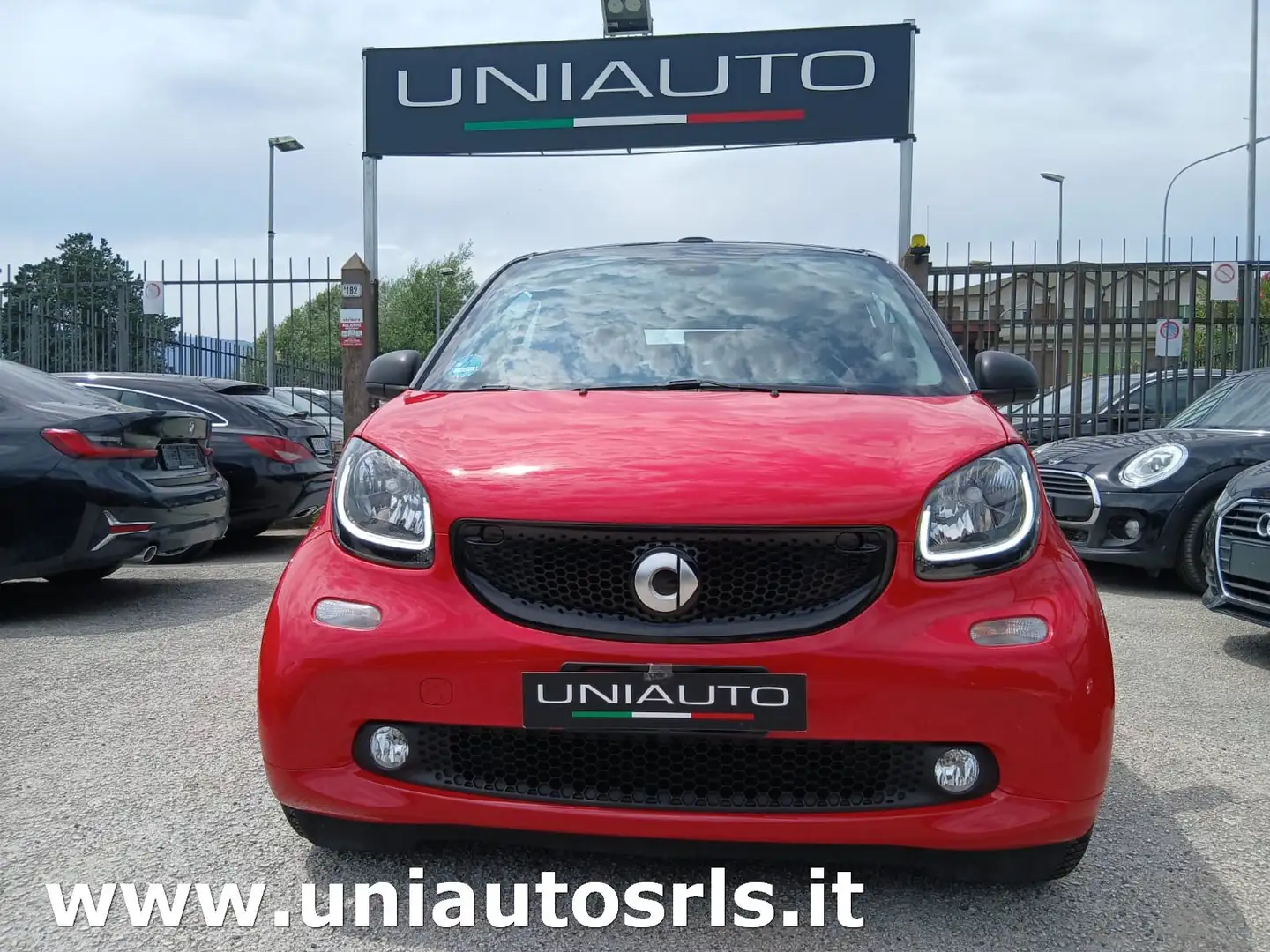 smart forTwo Cabrio 1.0 Passion 71cv Rood - 1