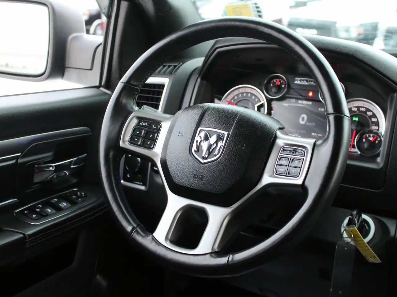 RAM 1500 снимка RAM 1500