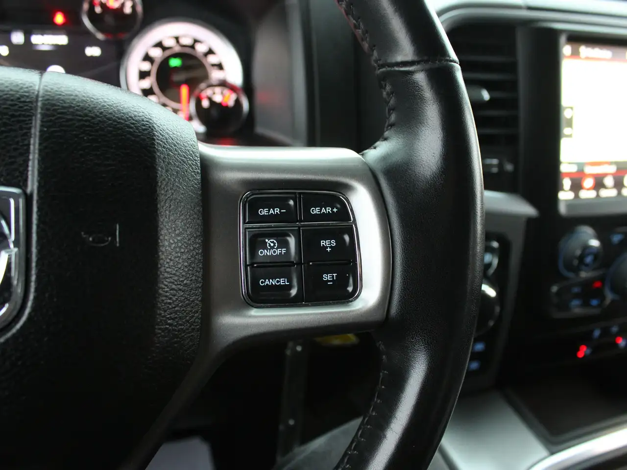 RAM 1500 снимка RAM 1500