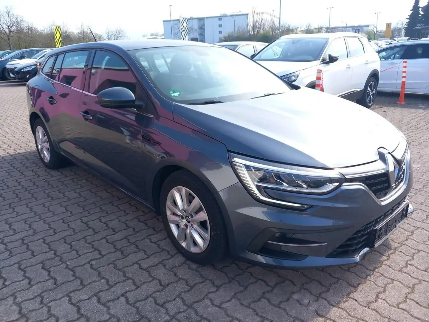 Renault Megane Equilibre Grandt TCe 140 Nav PDC Klimaaut 103 k... Grau - 2