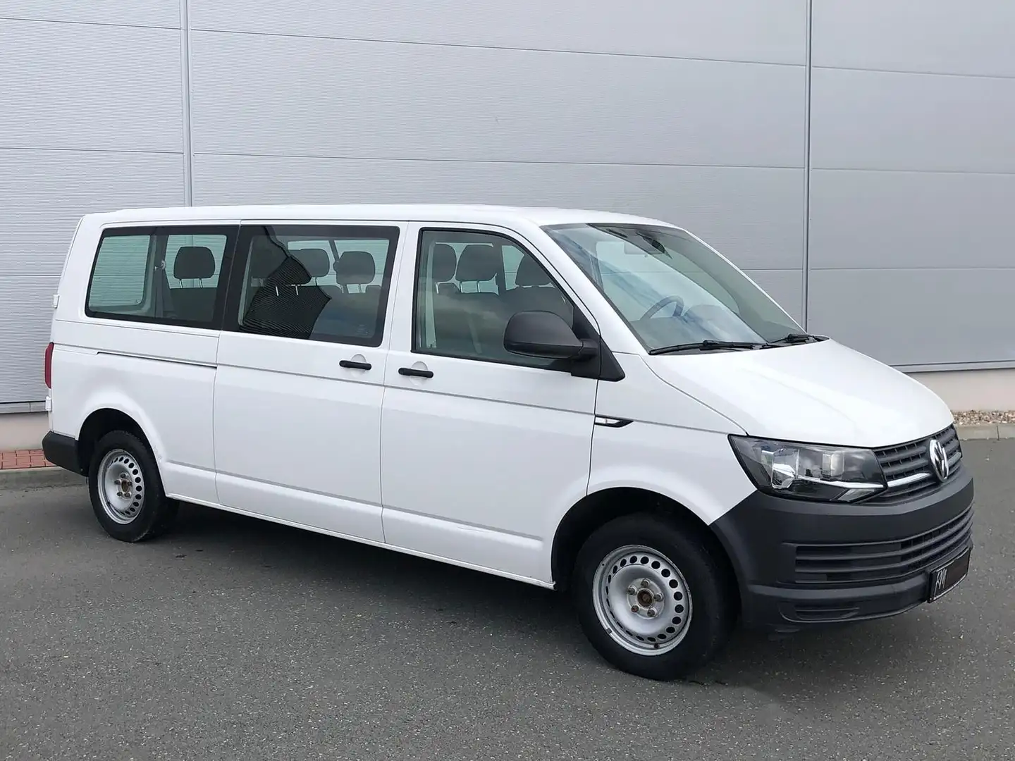 Volkswagen T6 Transporter 2.0 TDI Kombi lang 9-SITZE TEMP Biały - 2