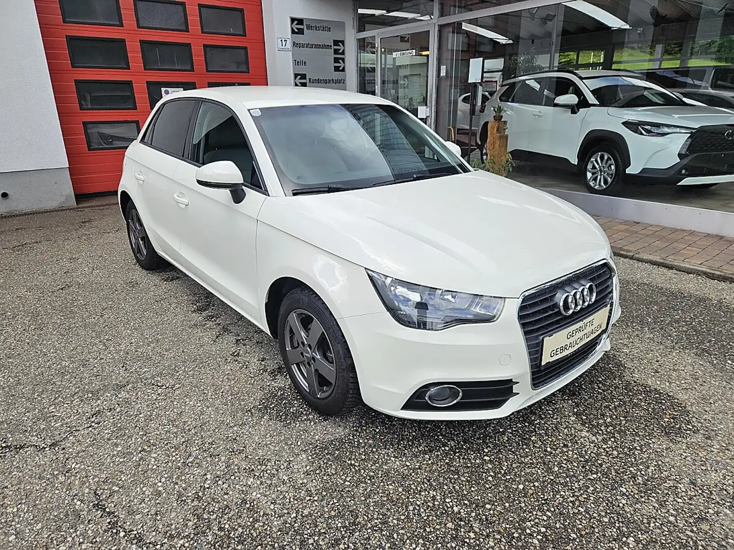 Audi A1 SB 1,6 TDI Attraction Weiß - 2
