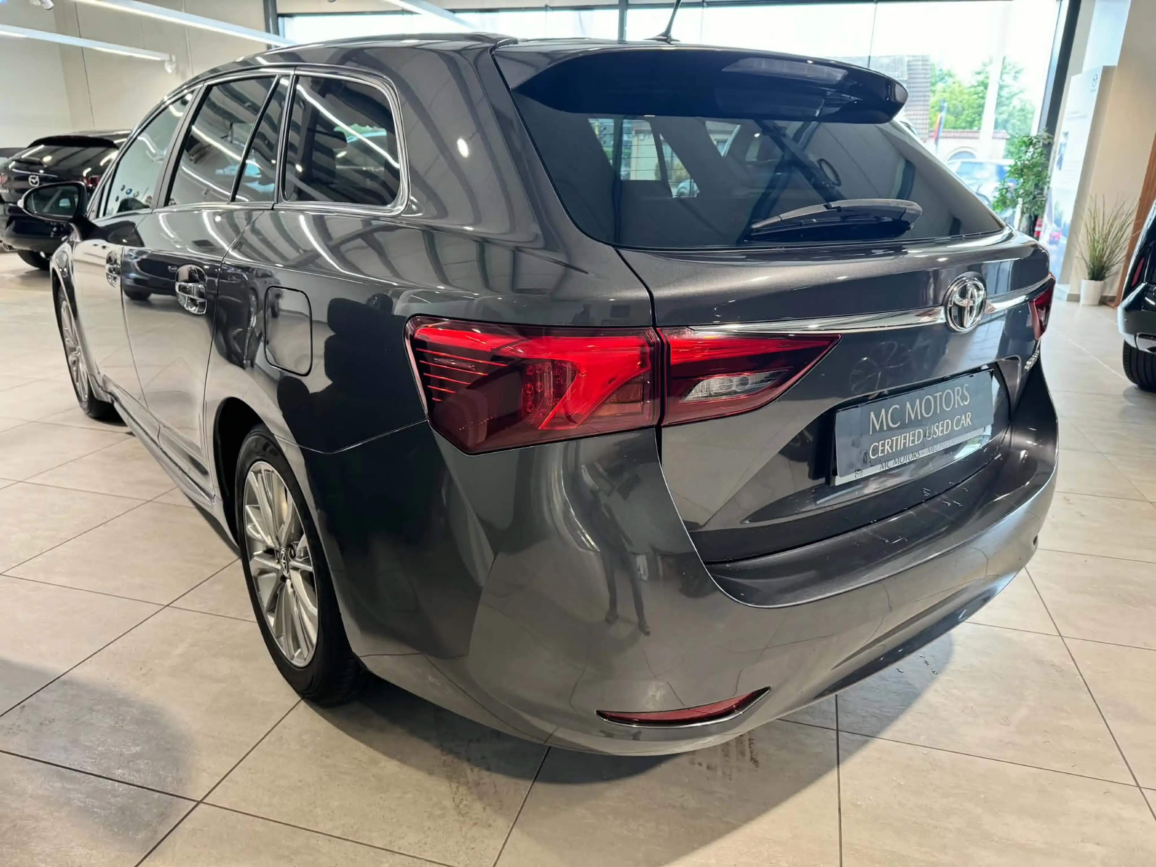 Toyota Avensis Avensis SW 1.6i Active — photo 2