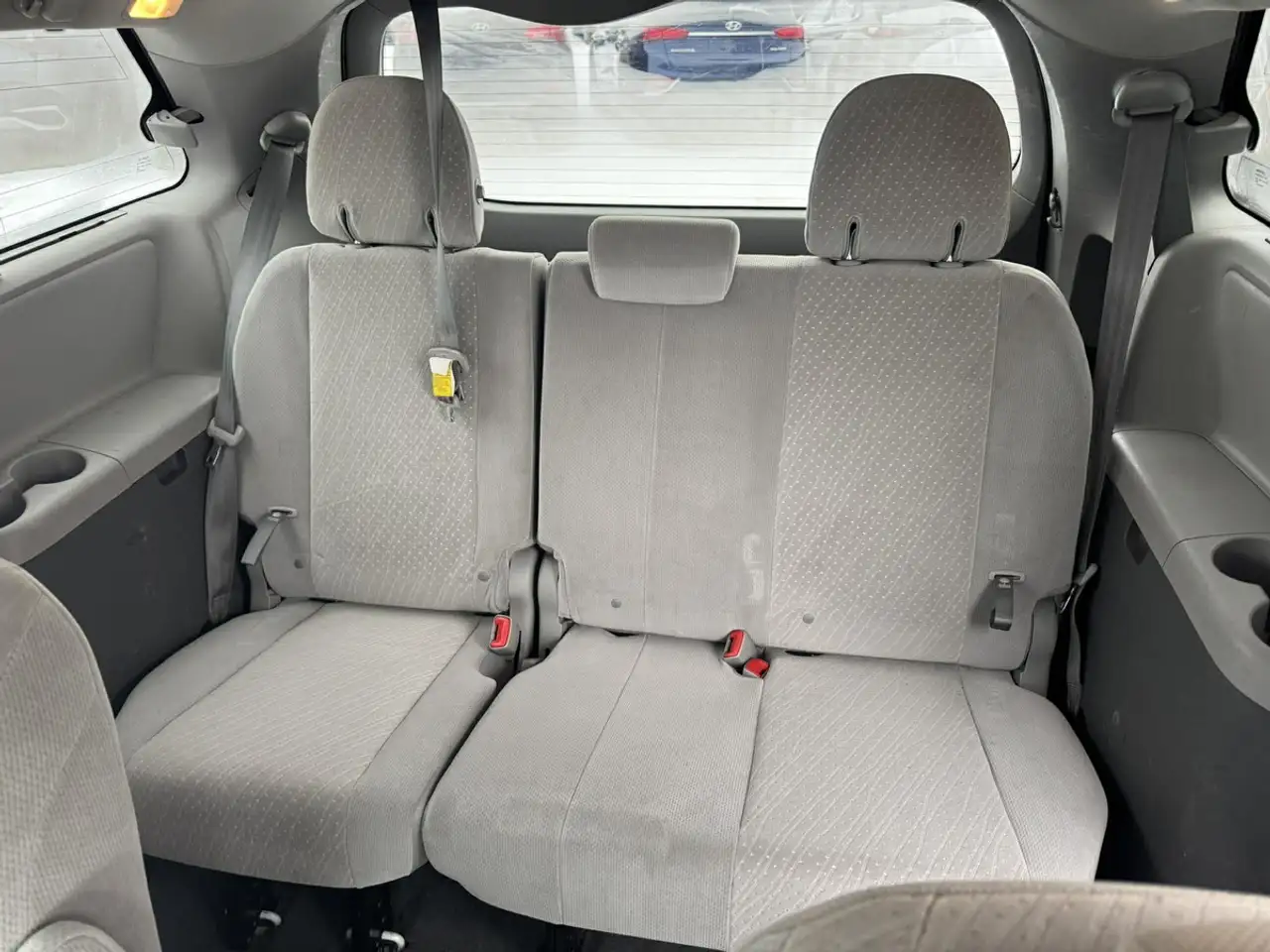 Toyota Sienna снимка Toyota Sienna
