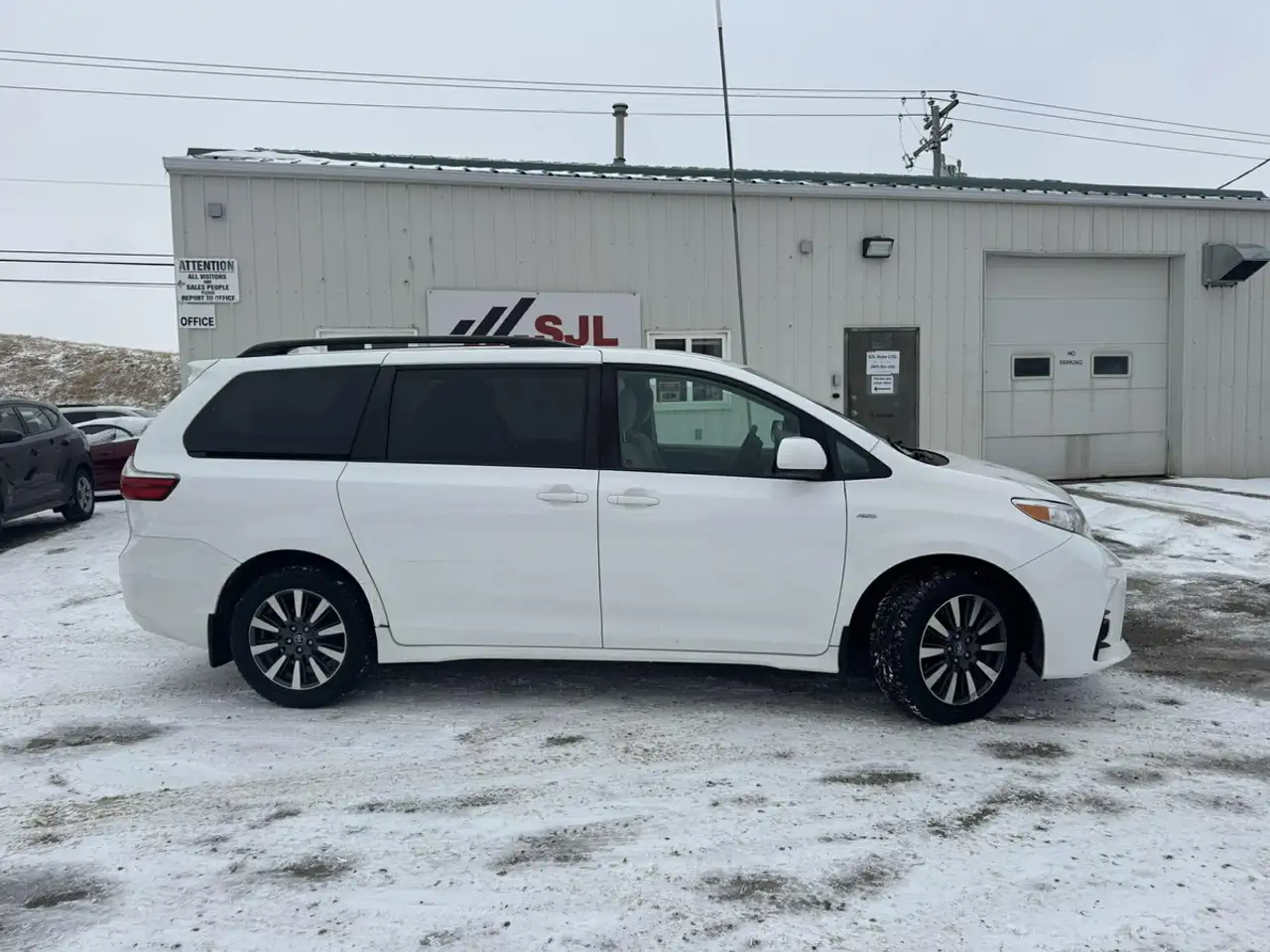 Toyota Sienna снимка Toyota Sienna