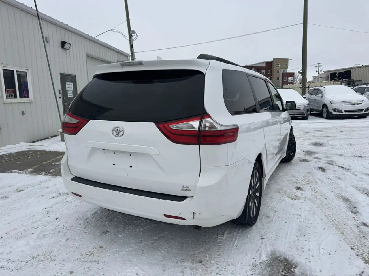 Toyota Sienna снимка Toyota Sienna