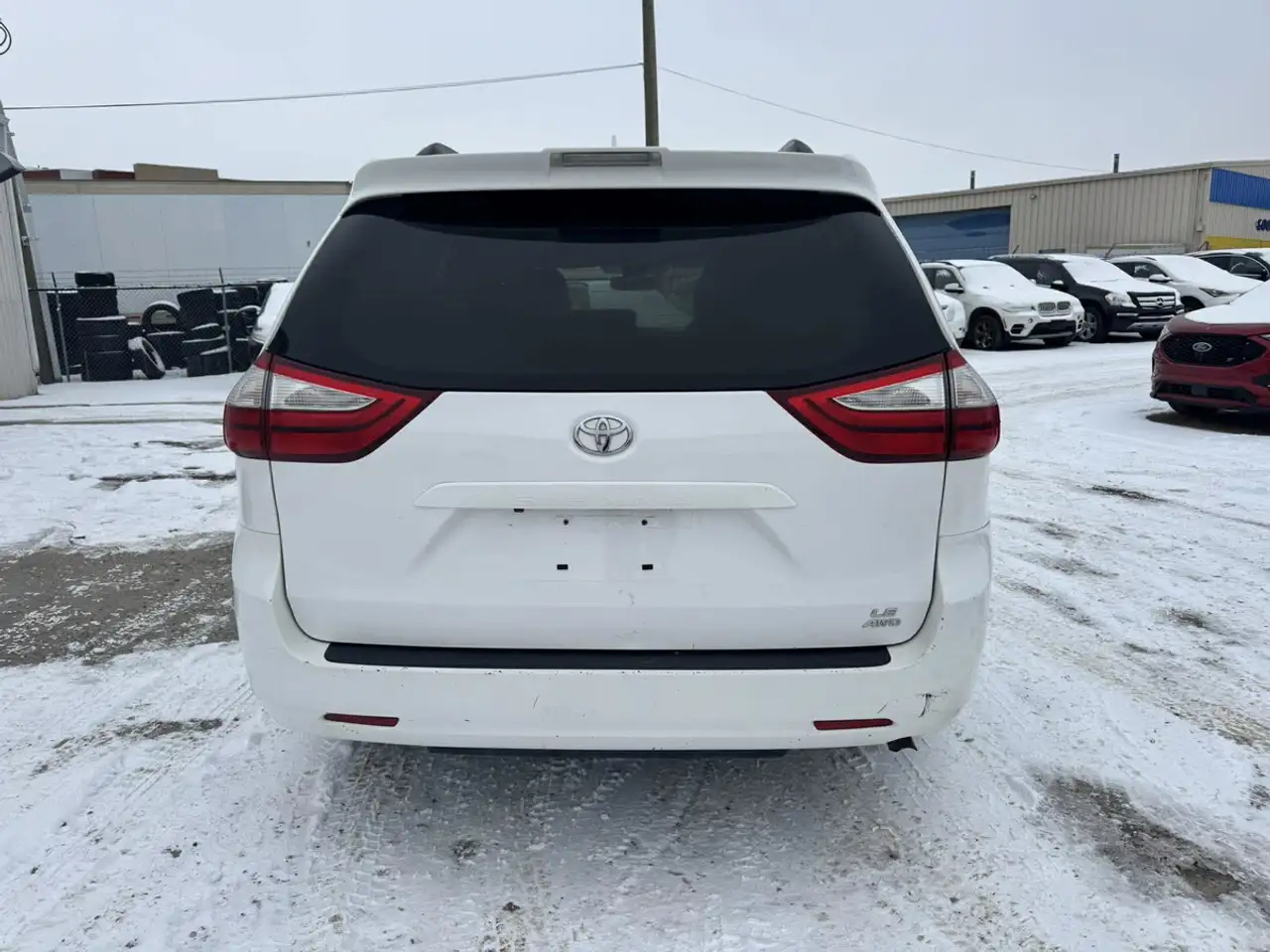 Toyota Sienna снимка Toyota Sienna
