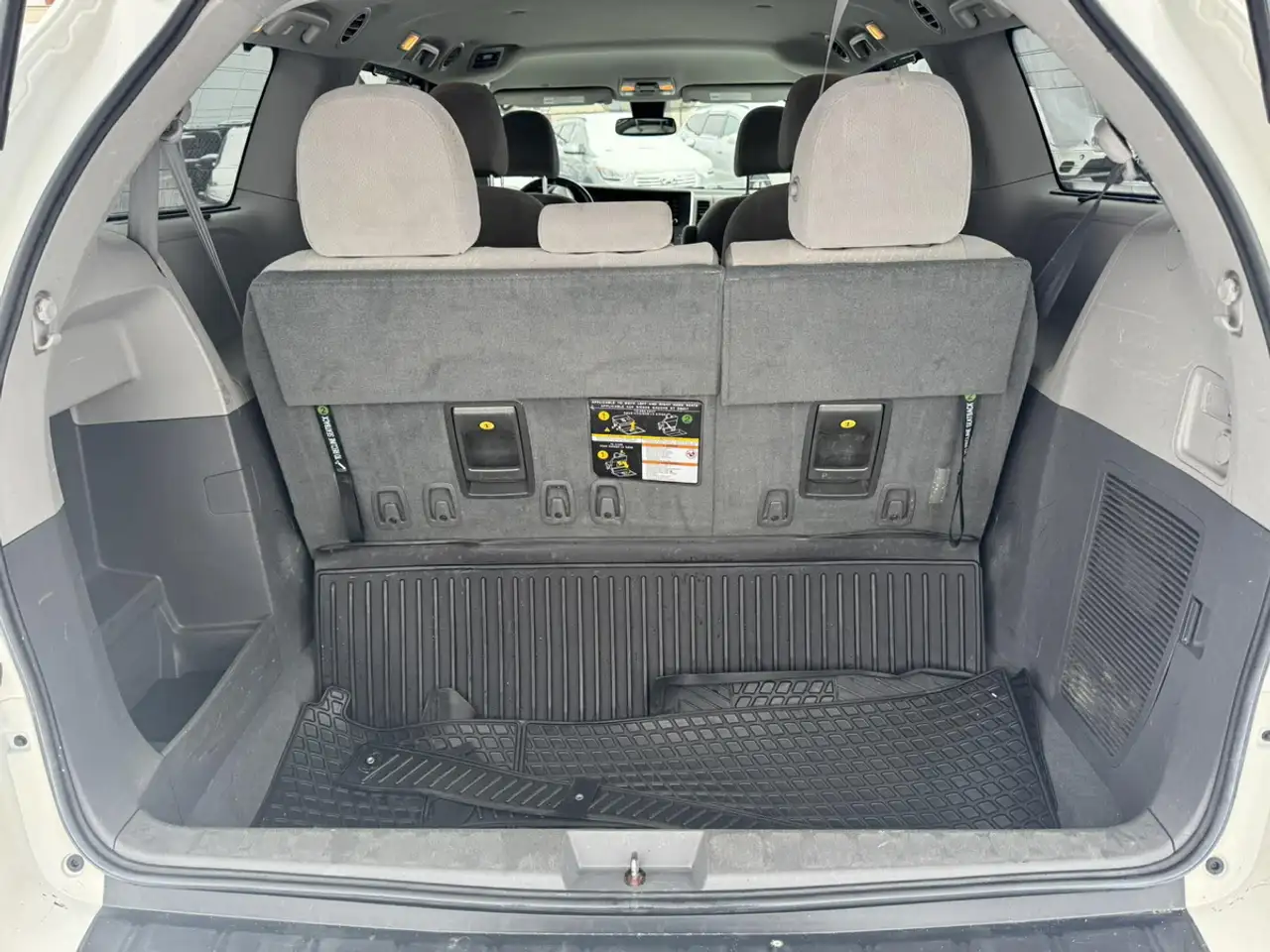 Toyota Sienna снимка Toyota Sienna