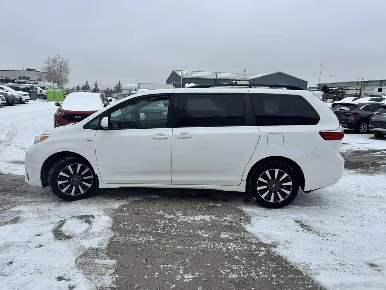 Toyota Sienna снимка Toyota Sienna