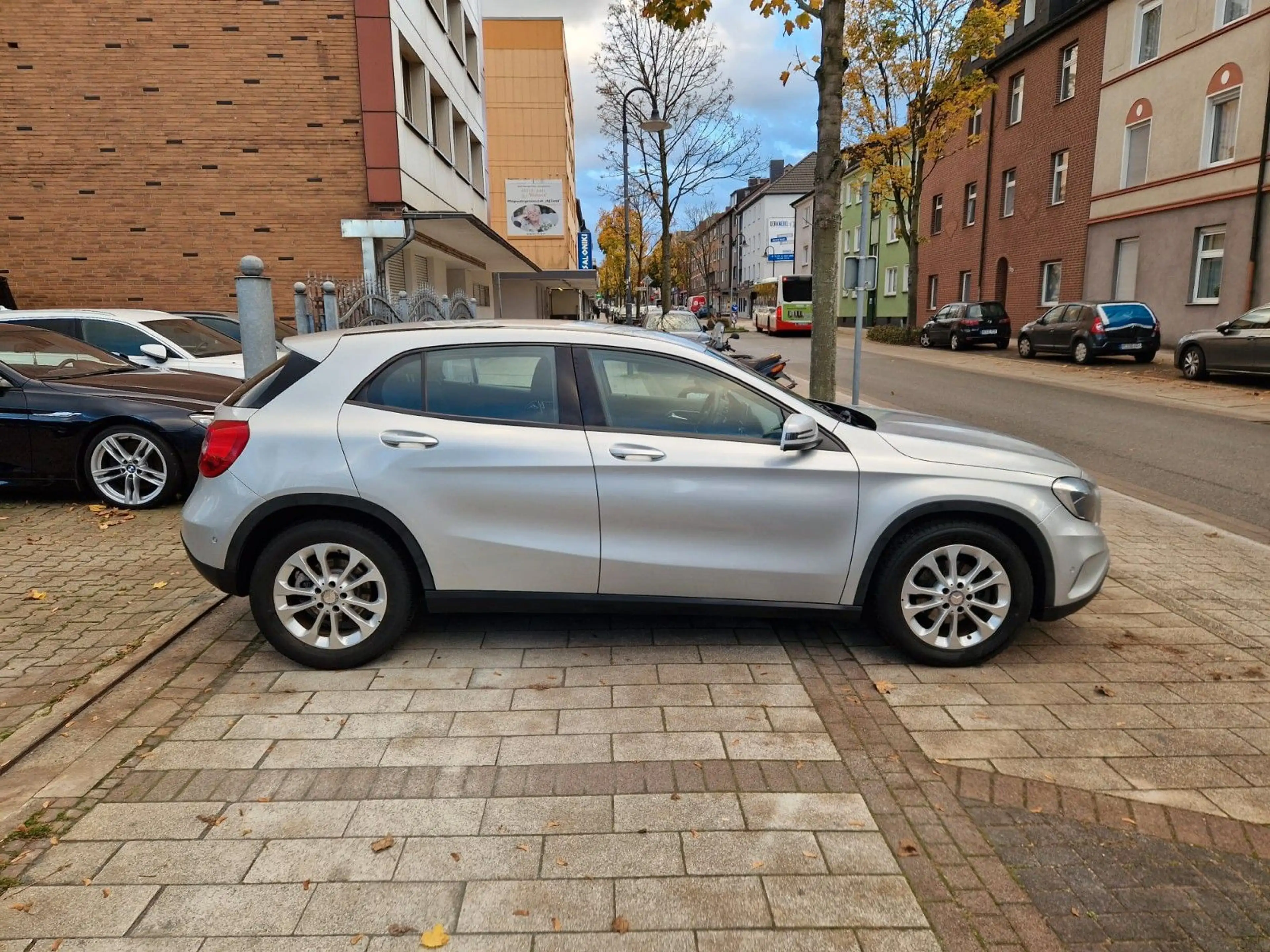 Mercedes-Benz GLA 220 CDI 4-Matic*NAVI*AHK*SHZ*TEMP*PDC* — photo 4