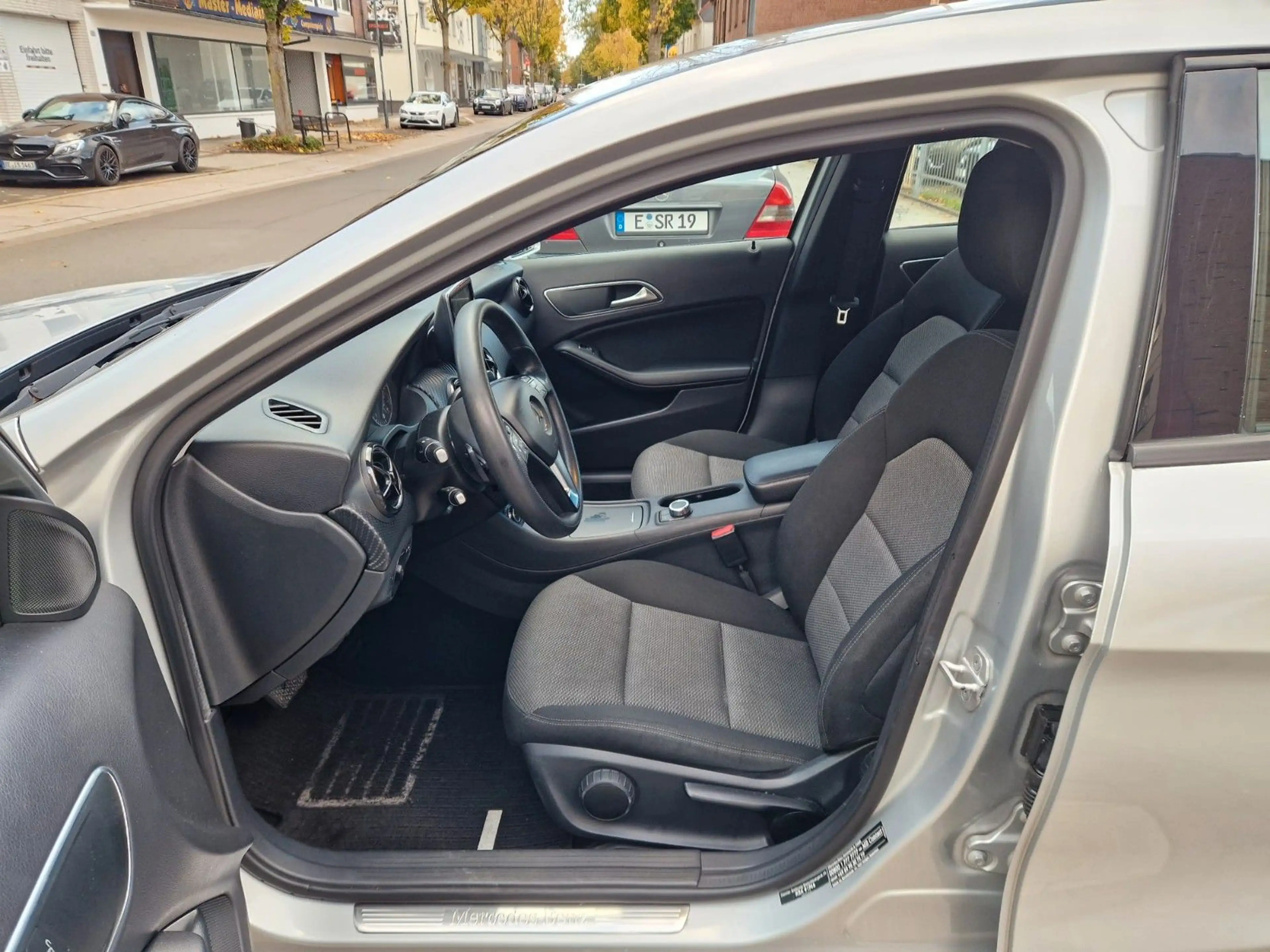 Mercedes-Benz GLA 220 CDI 4-Matic*NAVI*AHK*SHZ*TEMP*PDC* — photo 14