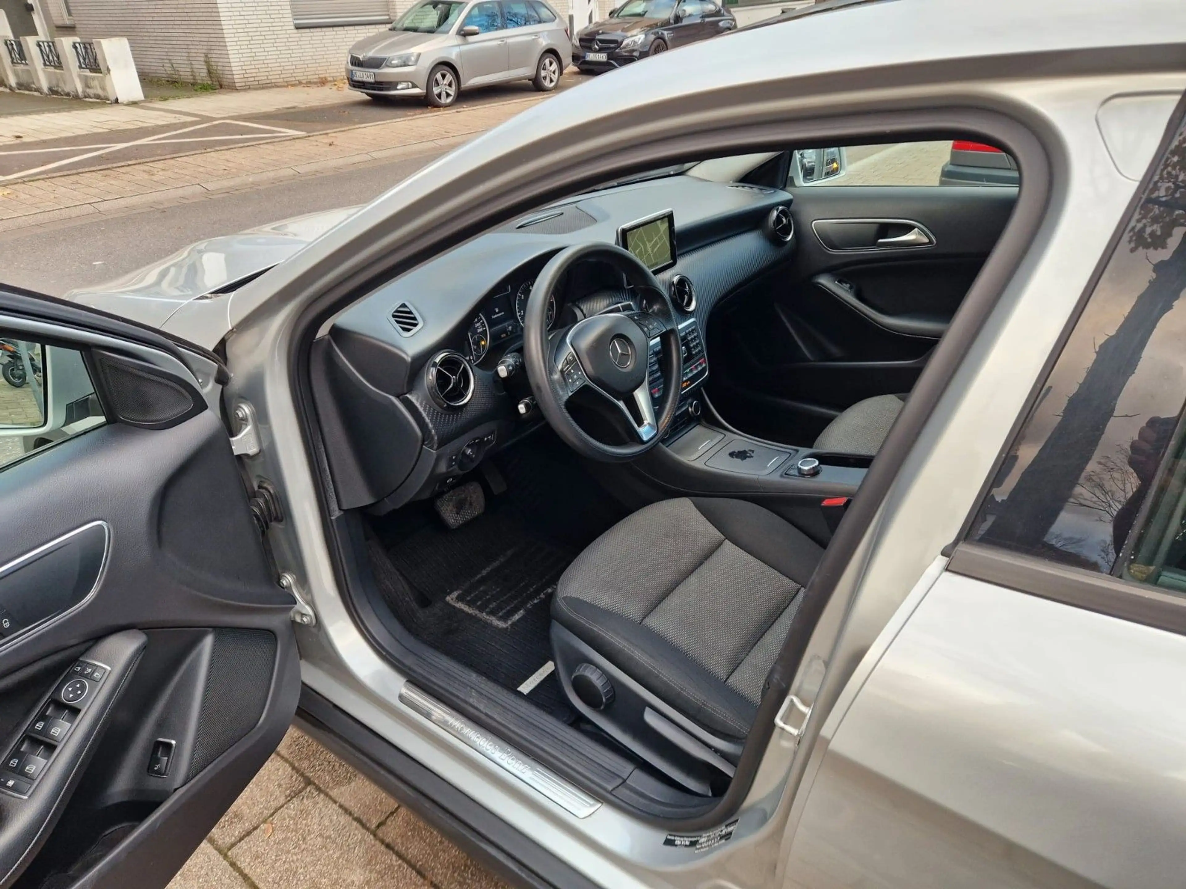 Mercedes-Benz GLA 220 CDI 4-Matic*NAVI*AHK*SHZ*TEMP*PDC* — photo 13