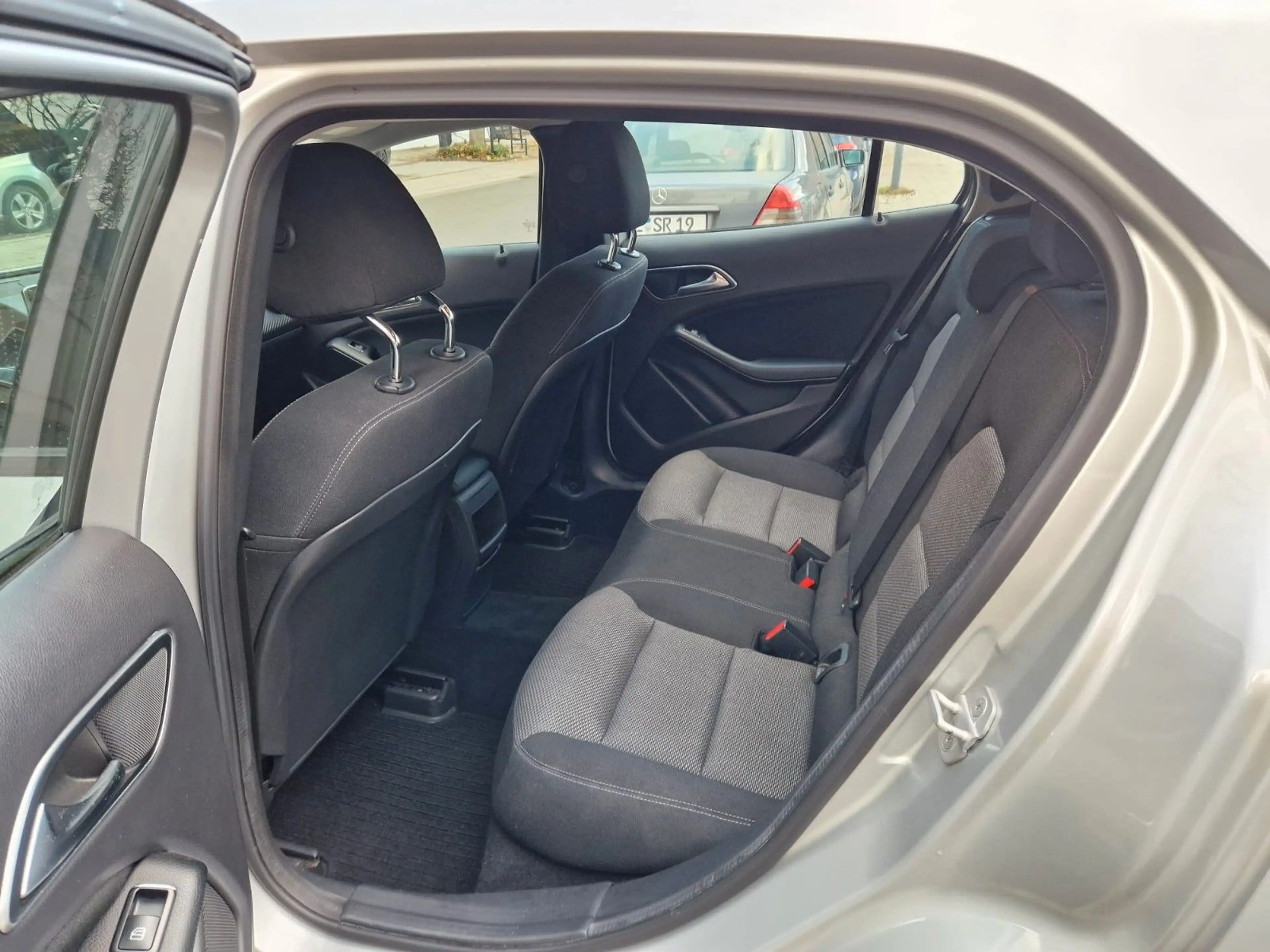 Mercedes-Benz GLA 220 CDI 4-Matic*NAVI*AHK*SHZ*TEMP*PDC* — photo 15