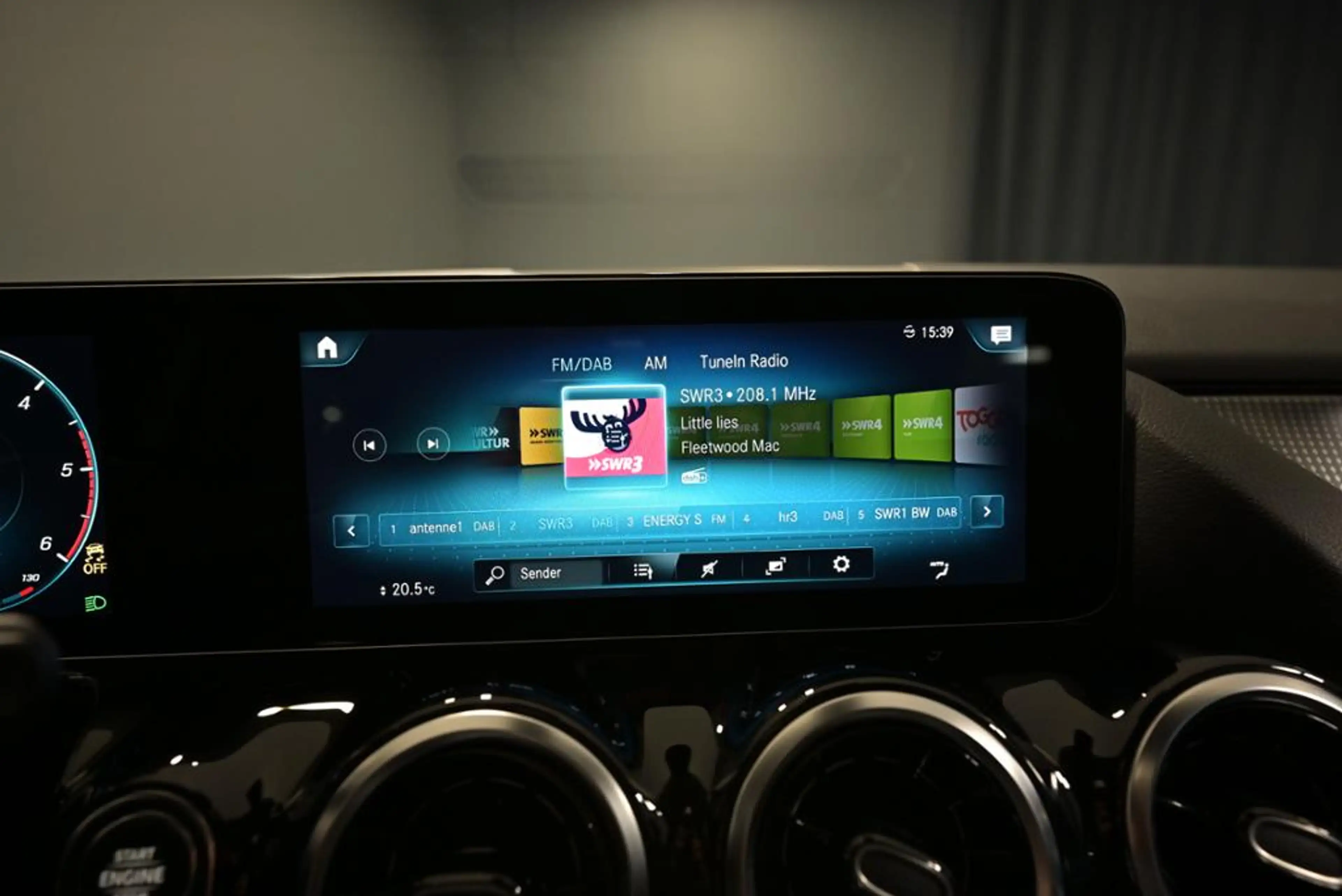 Mercedes-Benz GLA 220 d AHK/STHZG/LED/KAMERA/NAVI — photo 10