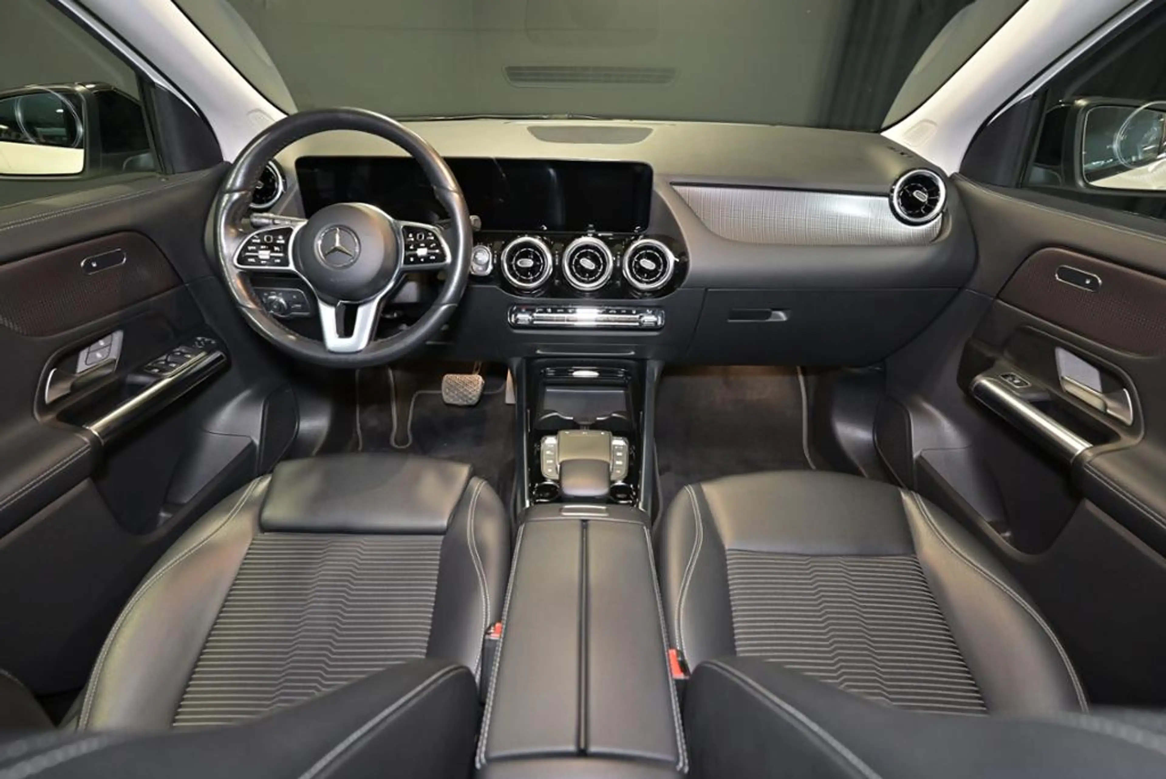 Mercedes-Benz GLA 220 d AHK/STHZG/LED/KAMERA/NAVI — photo 15