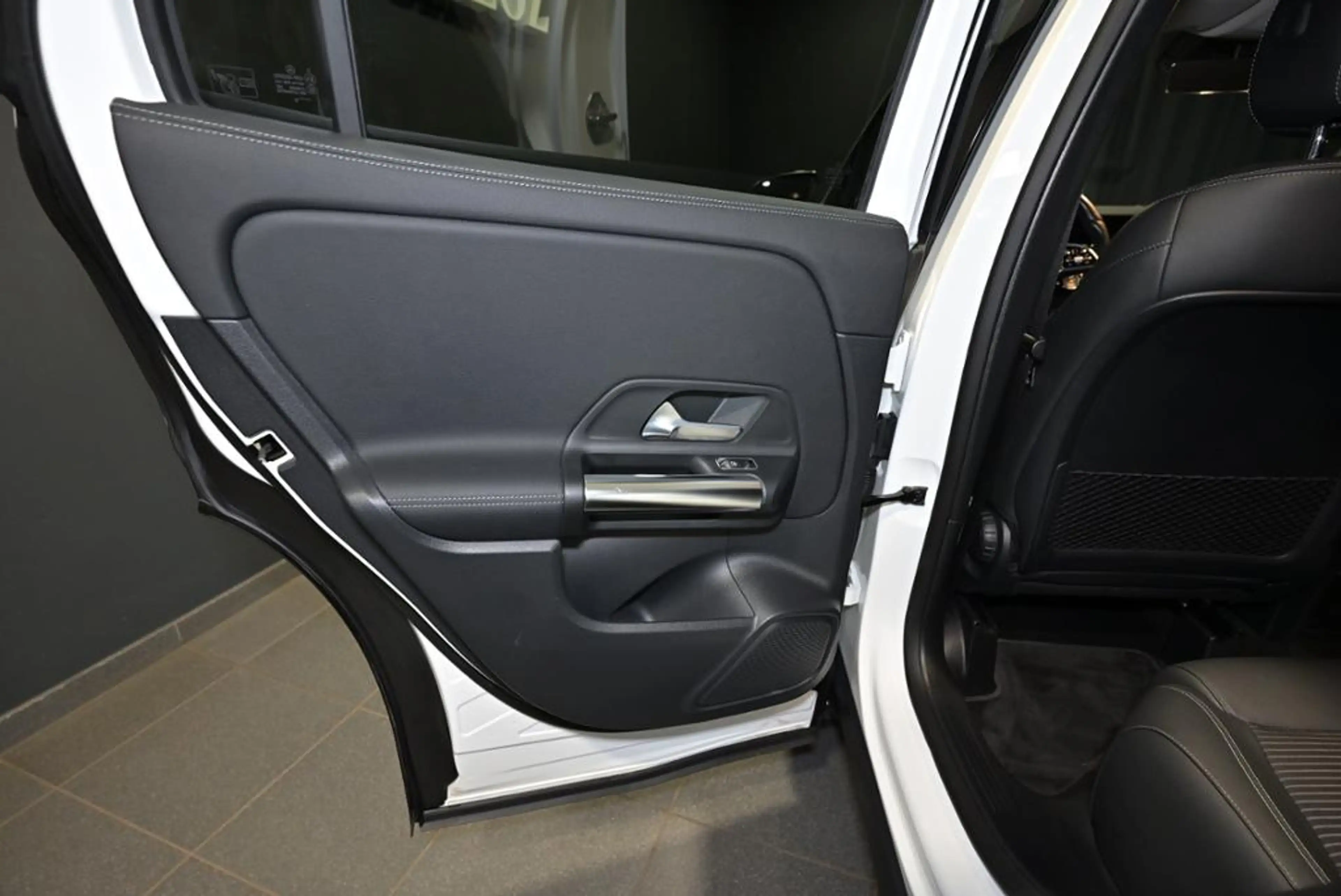 Mercedes-Benz GLA 220 d AHK/STHZG/LED/KAMERA/NAVI — photo 20