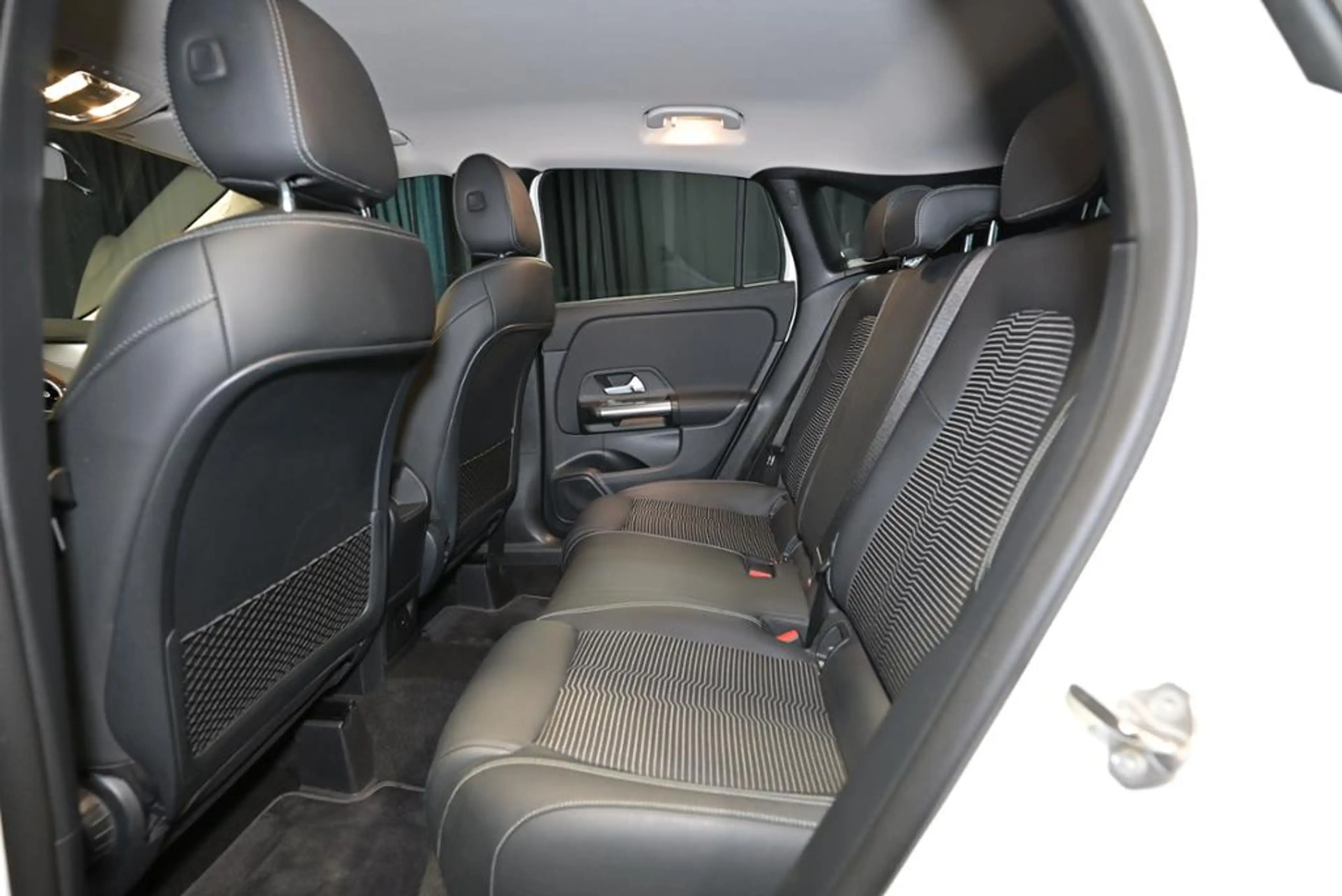 Mercedes-Benz GLA 220 d AHK/STHZG/LED/KAMERA/NAVI — photo 6