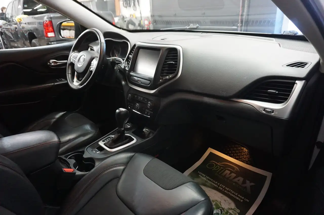 Jeep Cherokee снимка Jeep Cherokee