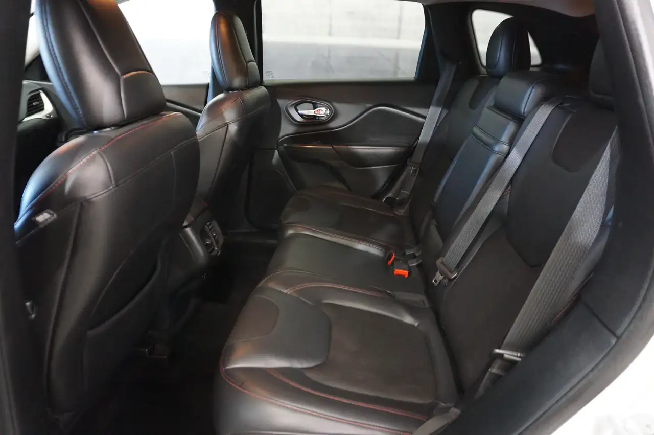 Jeep Cherokee снимка Jeep Cherokee