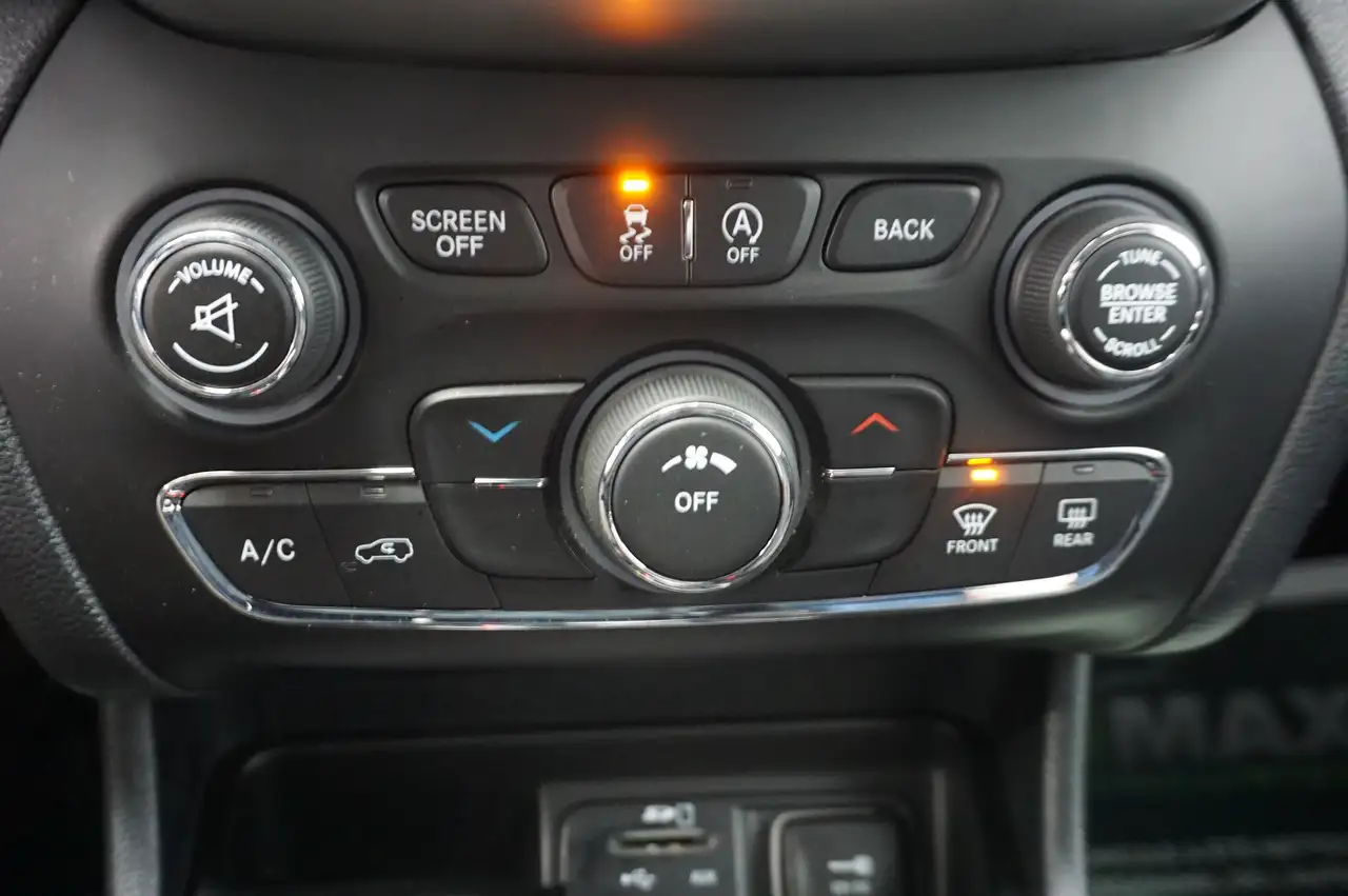 Jeep Cherokee снимка Jeep Cherokee
