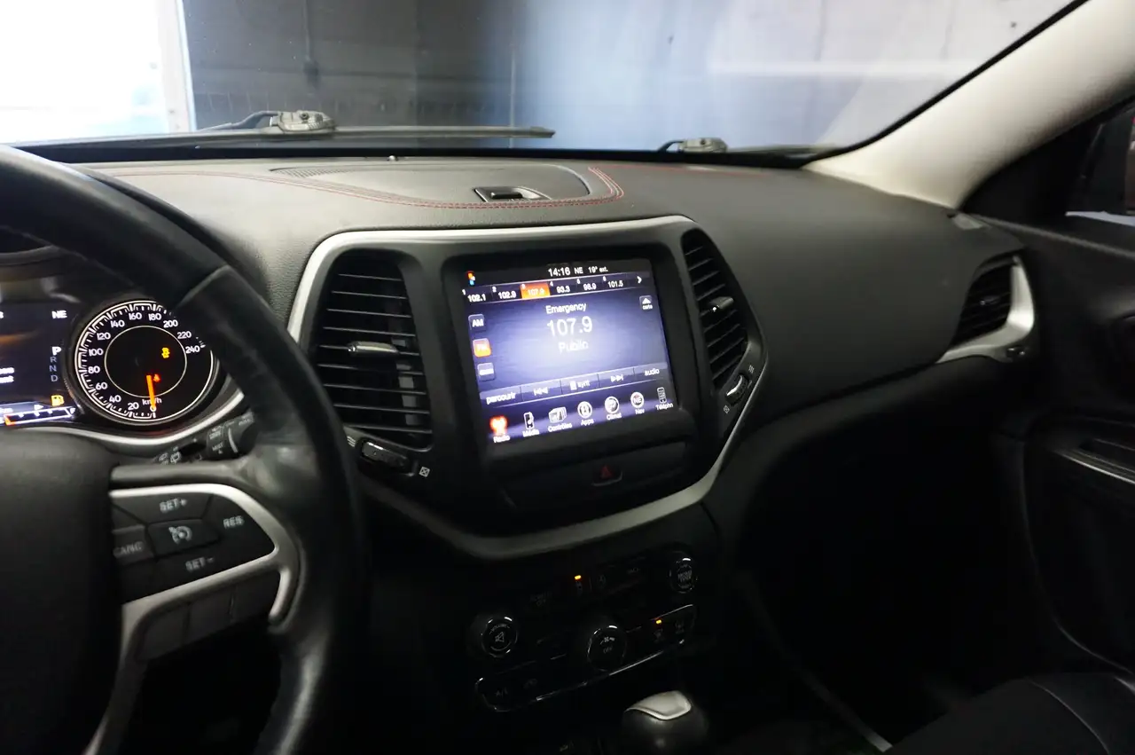 Jeep Cherokee снимка Jeep Cherokee