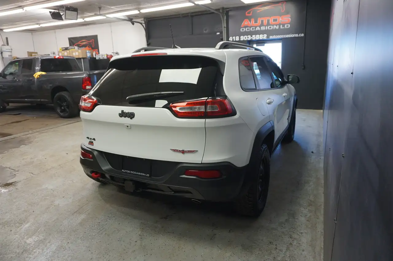 Jeep Cherokee снимка Jeep Cherokee