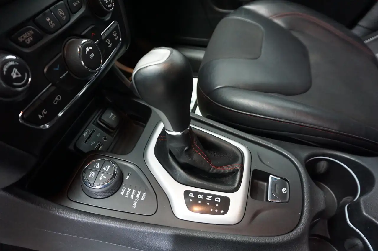 Jeep Cherokee снимка Jeep Cherokee