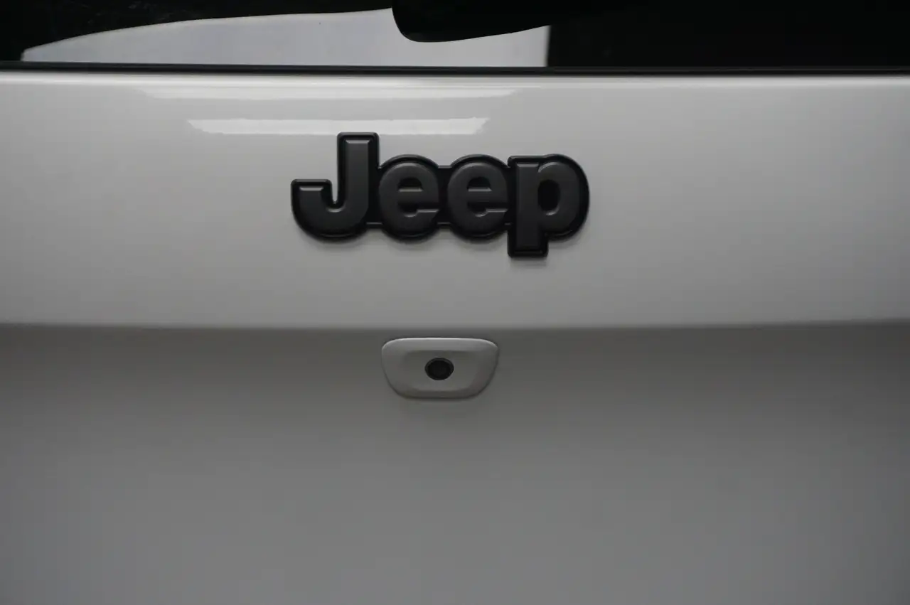 Jeep Cherokee снимка Jeep Cherokee