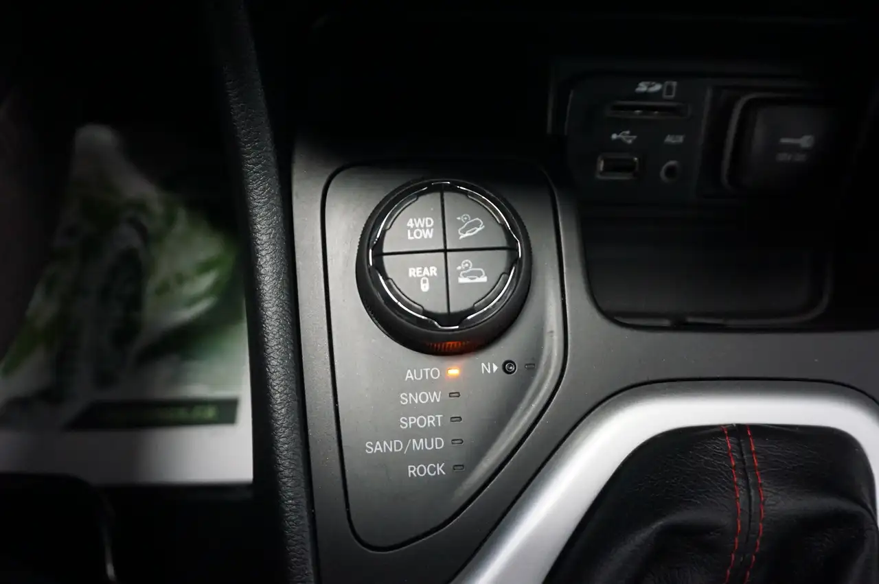 Jeep Cherokee снимка Jeep Cherokee