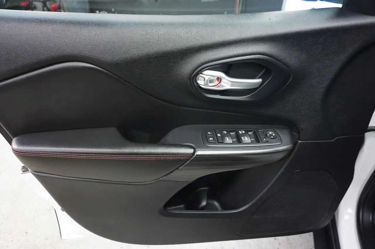 Jeep Cherokee снимка Jeep Cherokee